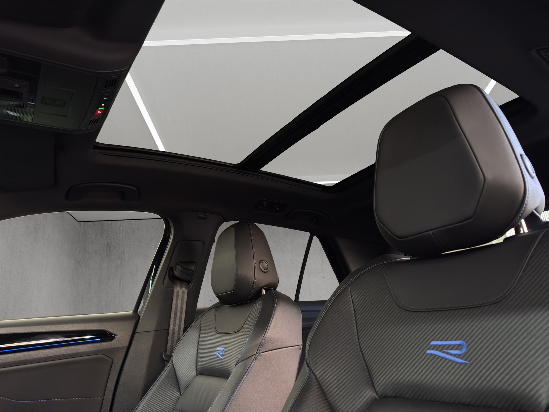 VW T-Roc 2.0 TSI R-Performance DSG 4M. "Akrapovic-Pano-Leder-DCC-8 fach Bereift"-image-9