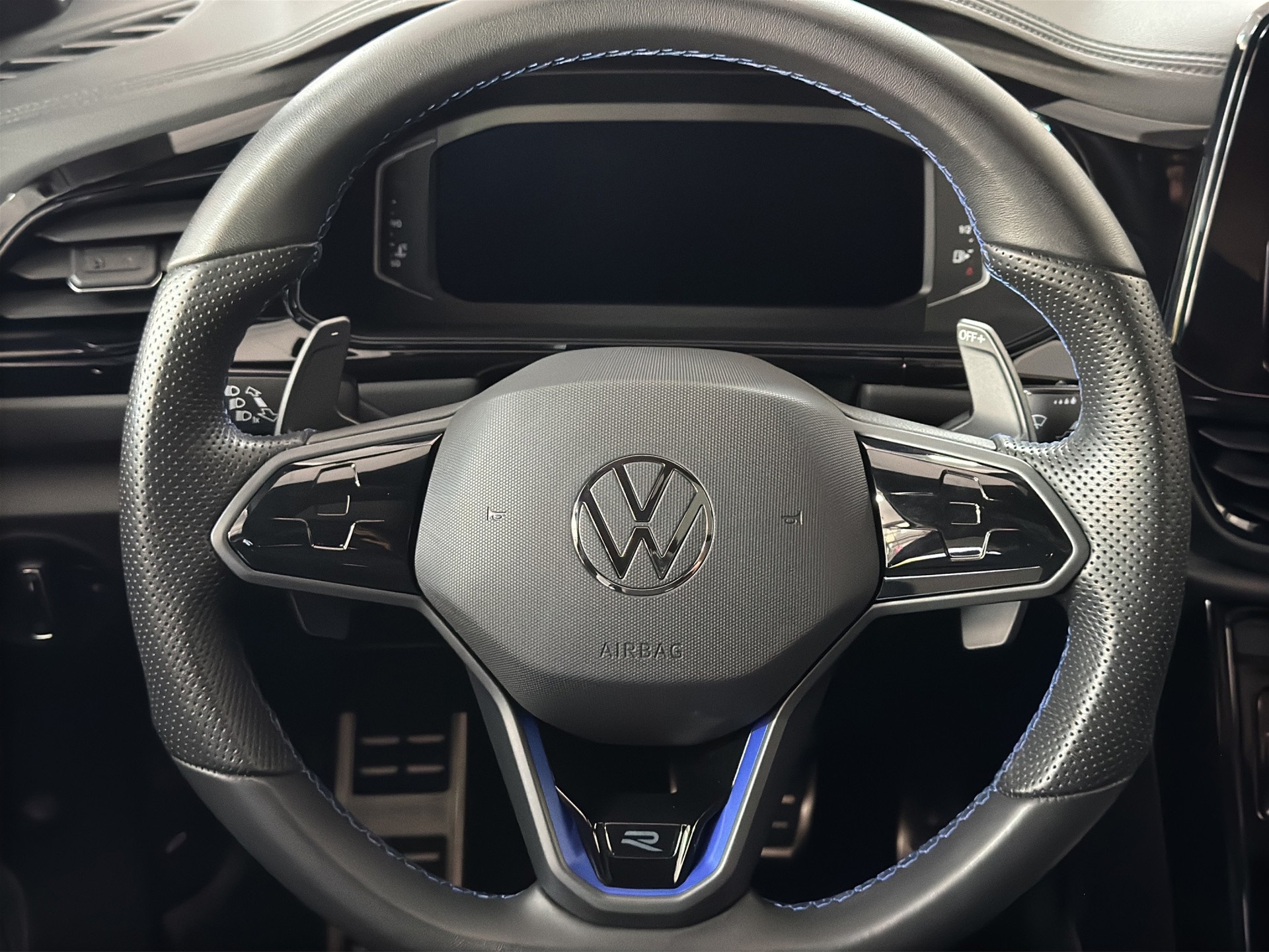VW T-Roc 2.0 TSI R-Performance DSG 4M. "Akrapovic-Pano-Leder-DCC-8 fach Bereift"-image-14