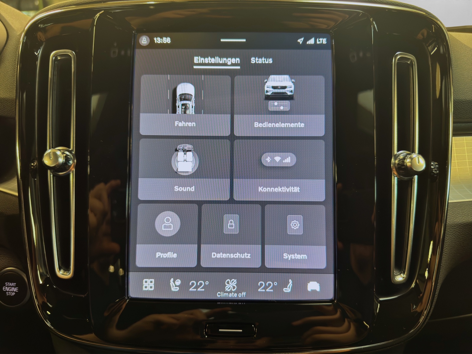 VOLVO XC40 2.0 B4 MH Black Edition-image-12