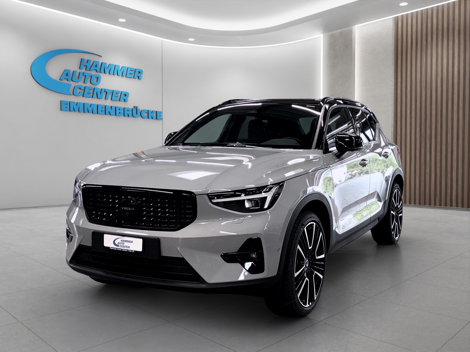 VOLVO XC40 2.0 B4 MH Black Edition-image-0