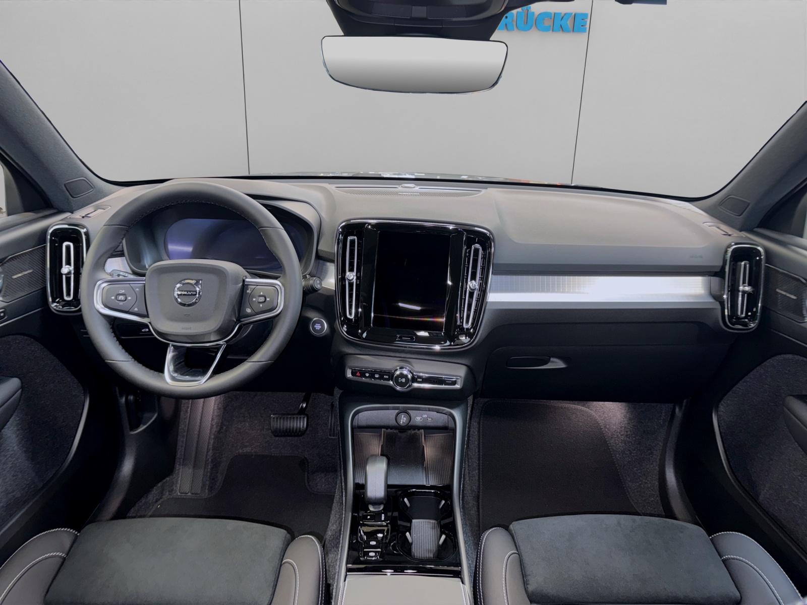 VOLVO XC40 2.0 B4 MH Black Edition-image-8