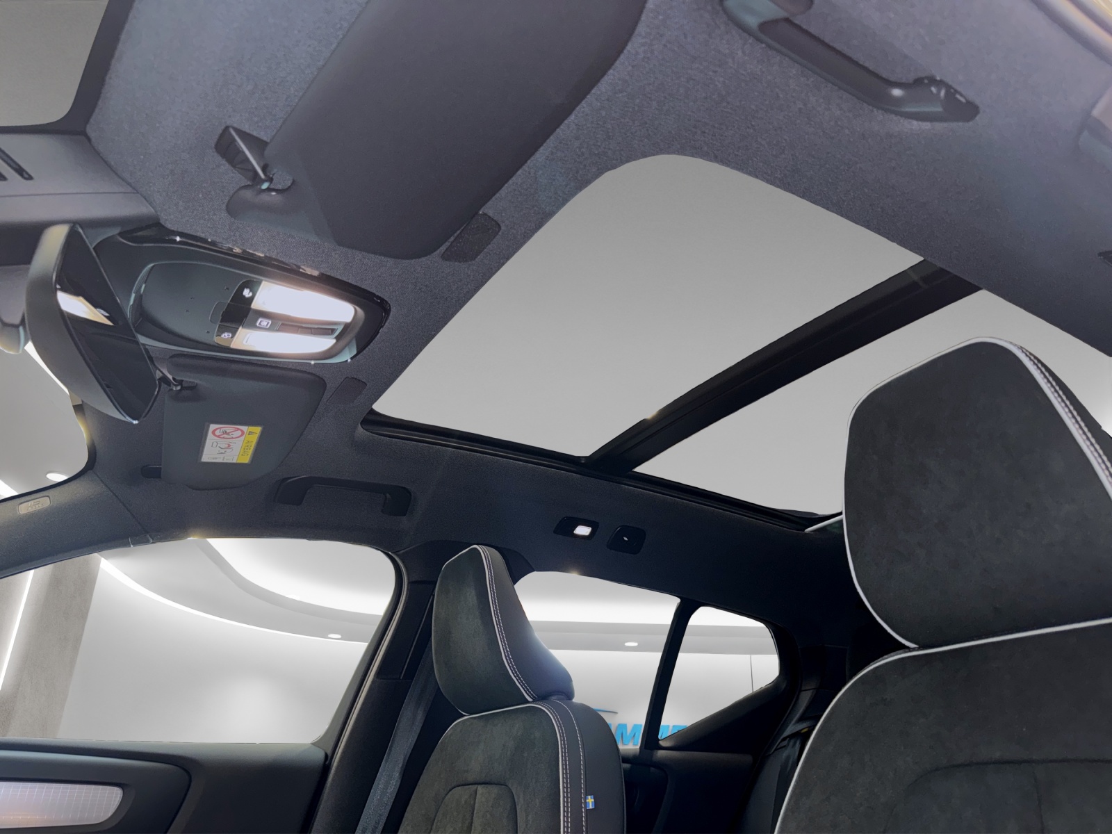 VOLVO XC40 2.0 B4 MH Black Edition-image-14