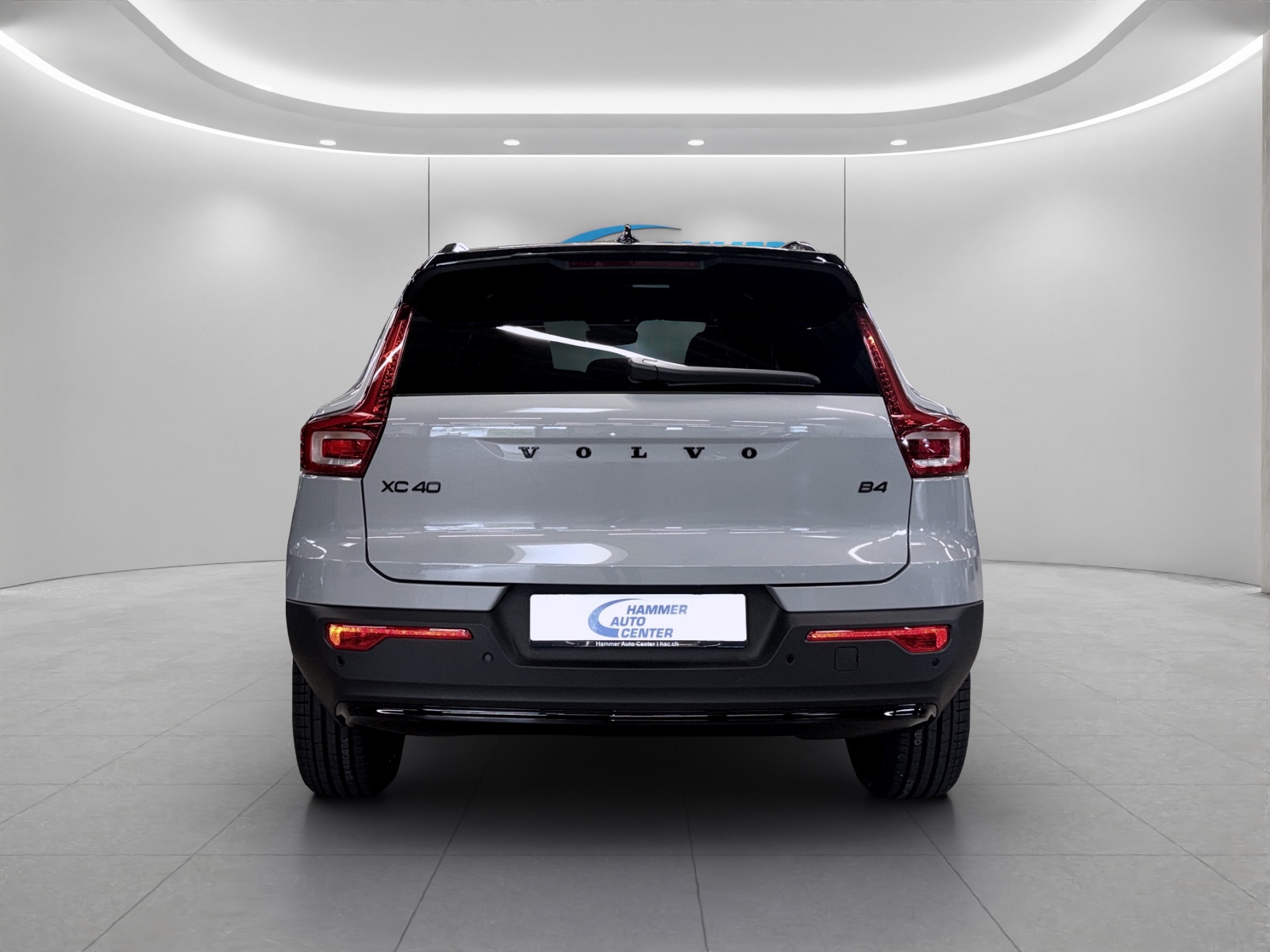 VOLVO XC40 2.0 B4 MH Black Edition-image-3