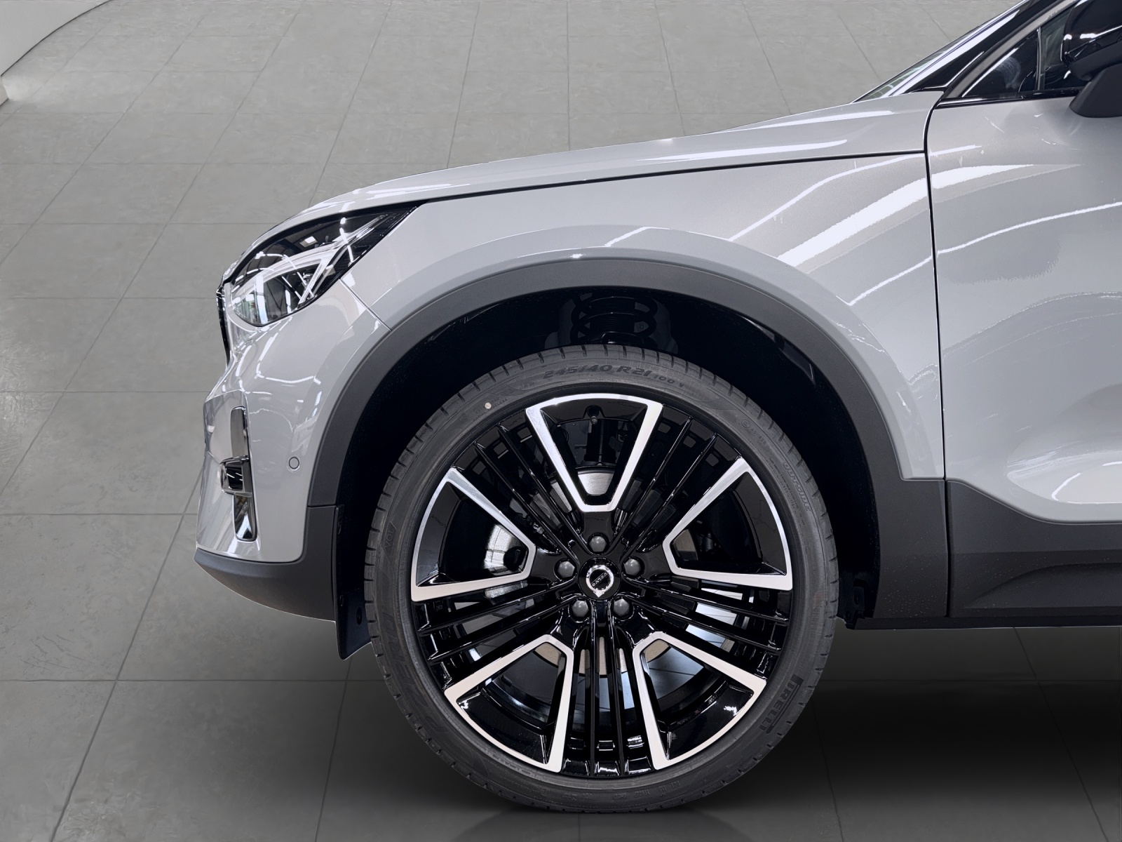 VOLVO XC40 2.0 B4 MH Black Edition-image-6