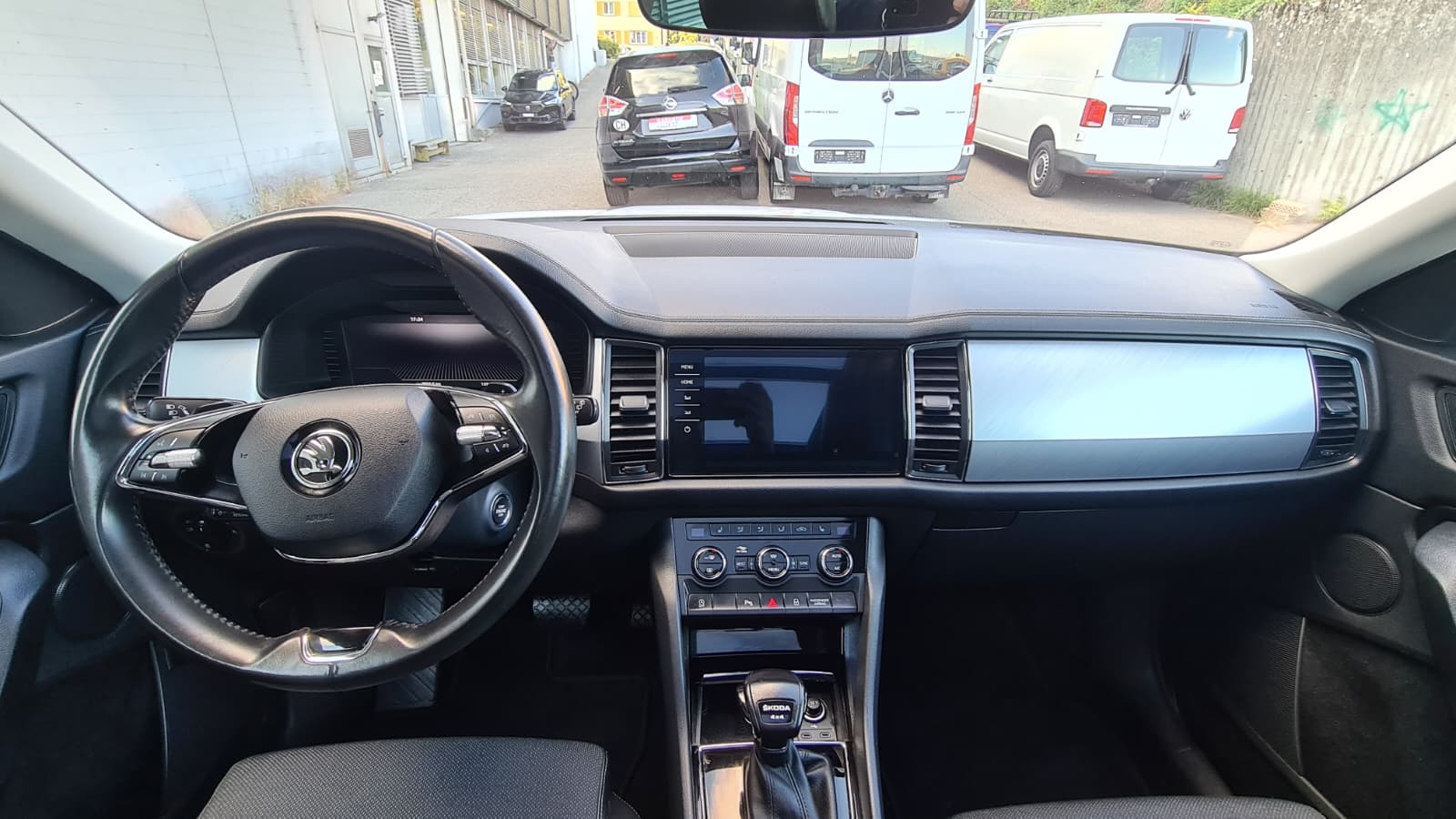 SKODA Kodiaq 2.0 TDI CR Ambition 4x4 DSG ** Teil-Leder ** Gr-Navi ** RF-Kamera ** Panorama-Glasdach ** Anh-Kupplung ** Ab MFK **-image-15