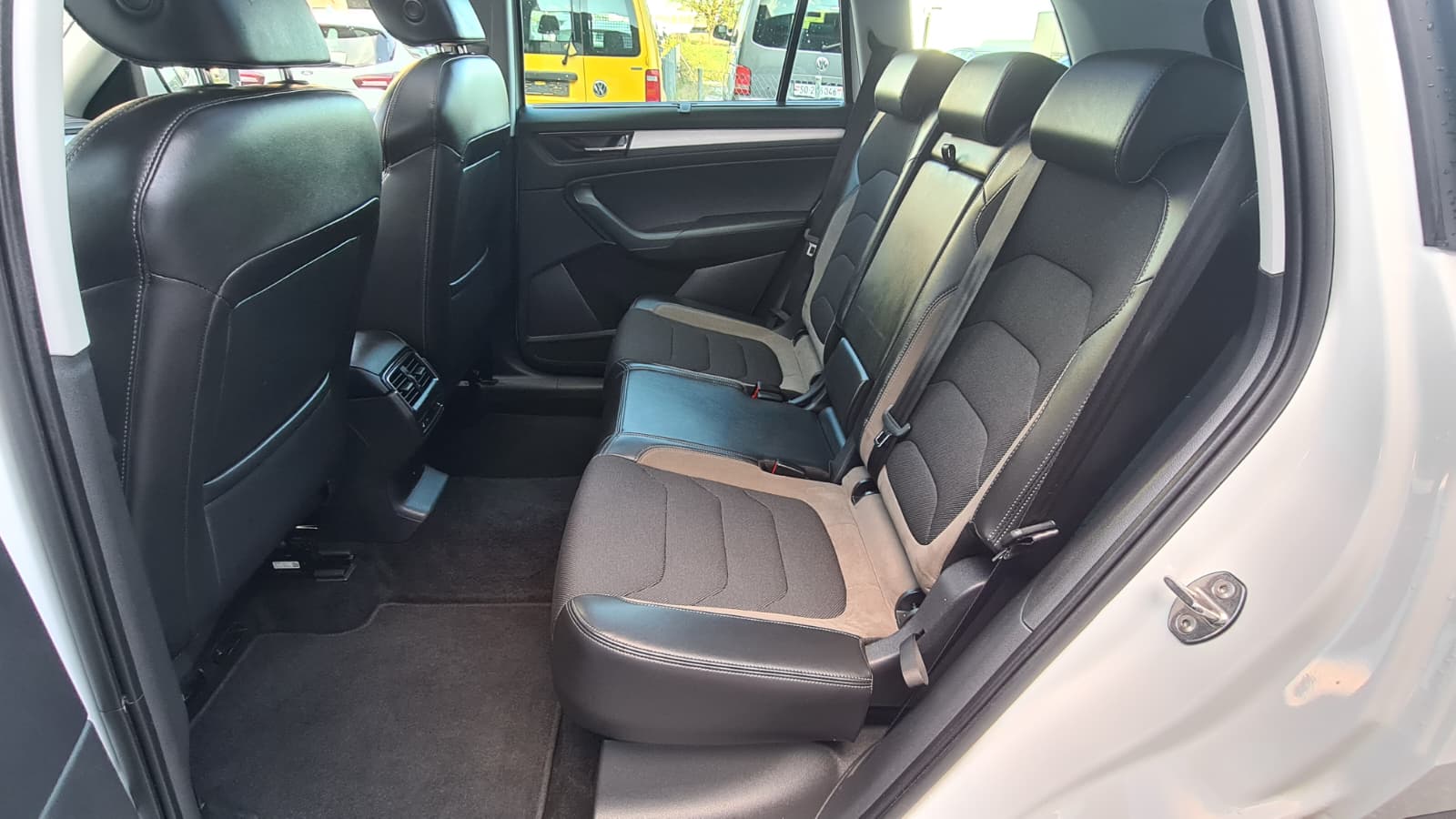 SKODA Kodiaq 2.0 TDI CR Ambition 4x4 DSG ** Teil-Leder ** Gr-Navi ** RF-Kamera ** Panorama-Glasdach ** Anh-Kupplung ** Ab MFK **-image-18