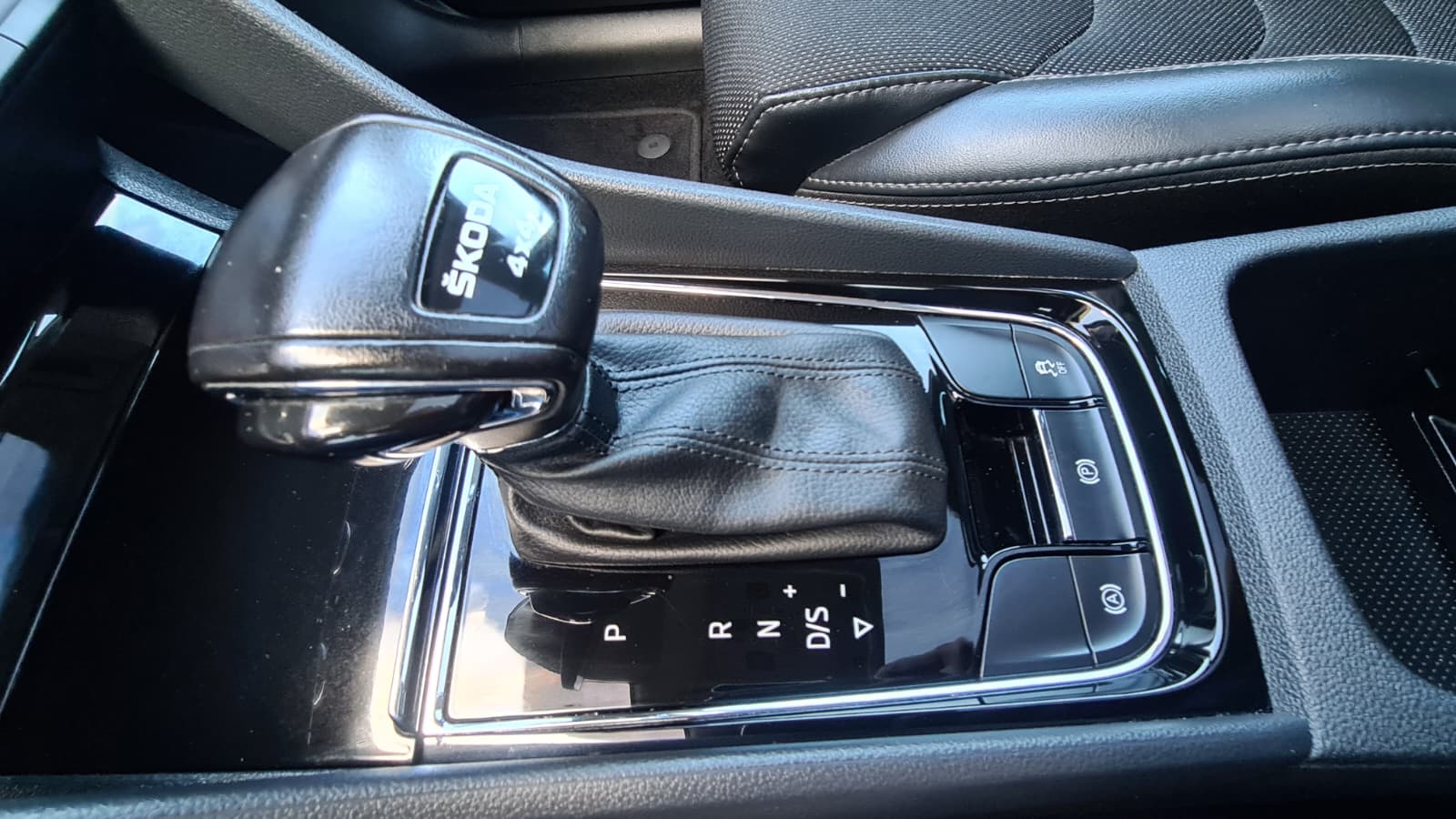 SKODA Kodiaq 2.0 TDI CR Ambition 4x4 DSG ** Teil-Leder ** Gr-Navi ** RF-Kamera ** Panorama-Glasdach ** Anh-Kupplung ** Ab MFK **-image-11