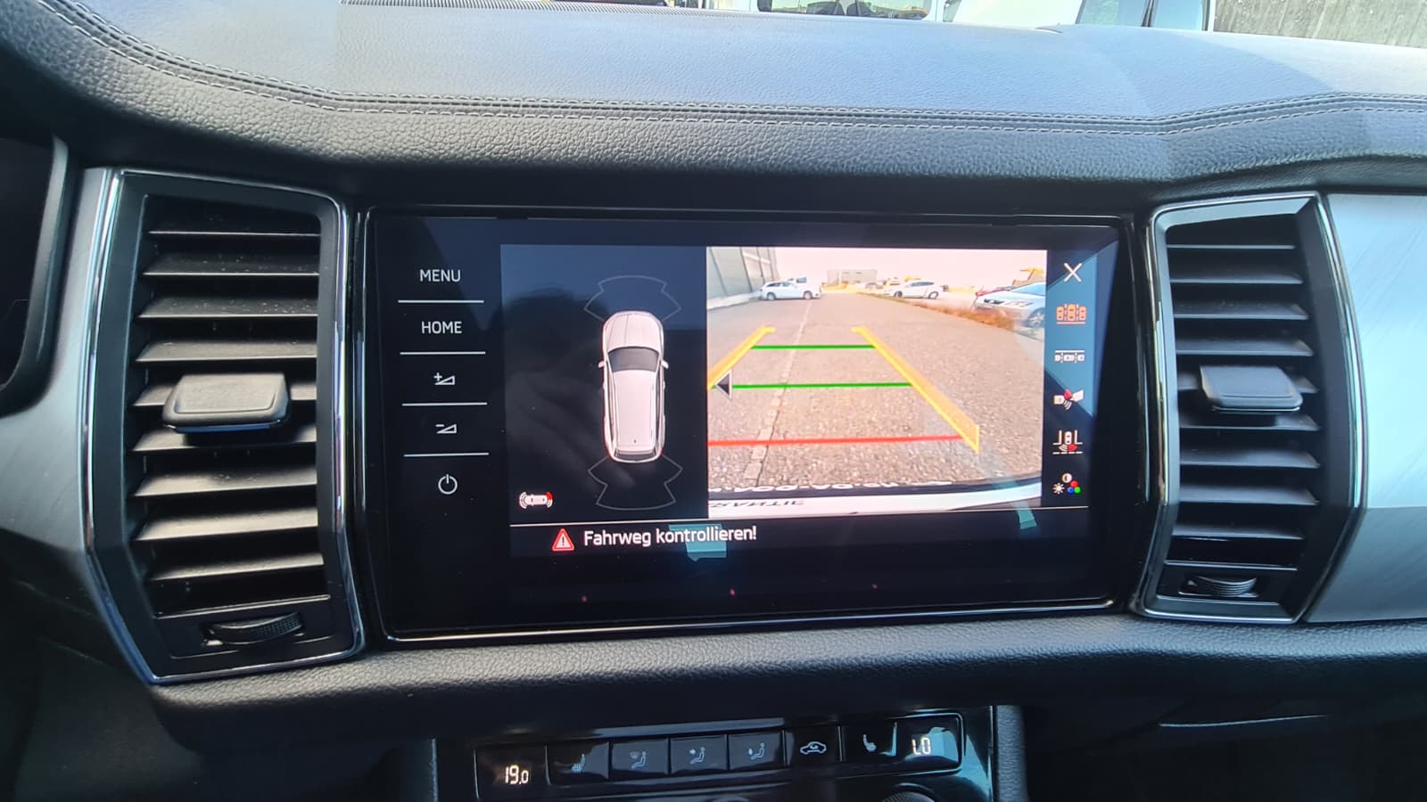 SKODA Kodiaq 2.0 TDI CR Ambition 4x4 DSG ** Teil-Leder ** Gr-Navi ** RF-Kamera ** Panorama-Glasdach ** Anh-Kupplung ** Ab MFK **-image-13