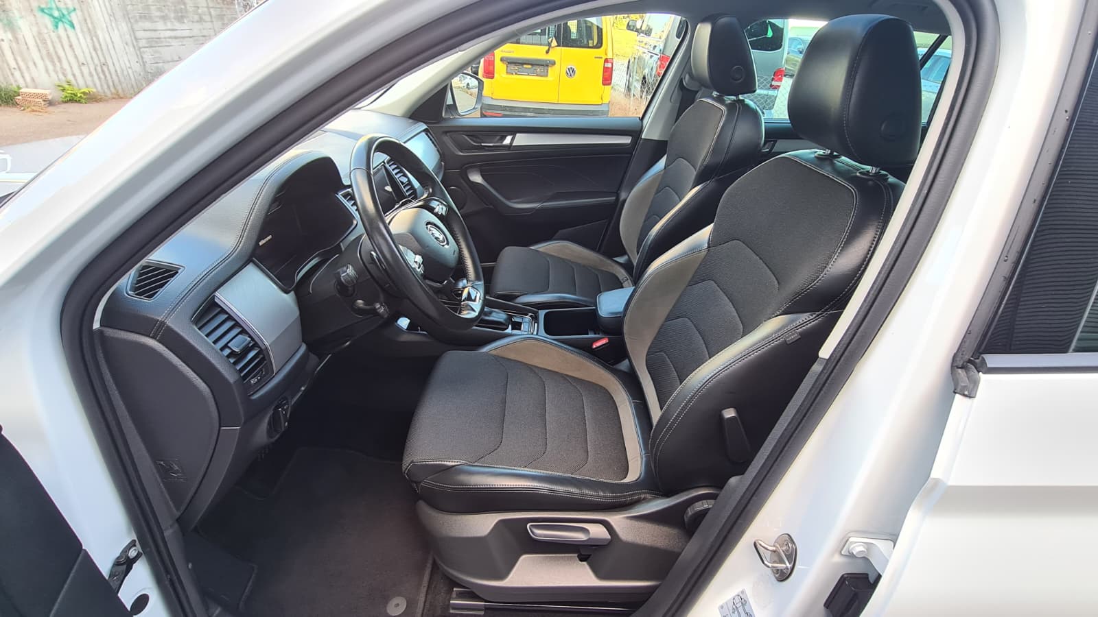 SKODA Kodiaq 2.0 TDI CR Ambition 4x4 DSG ** Teil-Leder ** Gr-Navi ** RF-Kamera ** Panorama-Glasdach ** Anh-Kupplung ** Ab MFK **-image-17