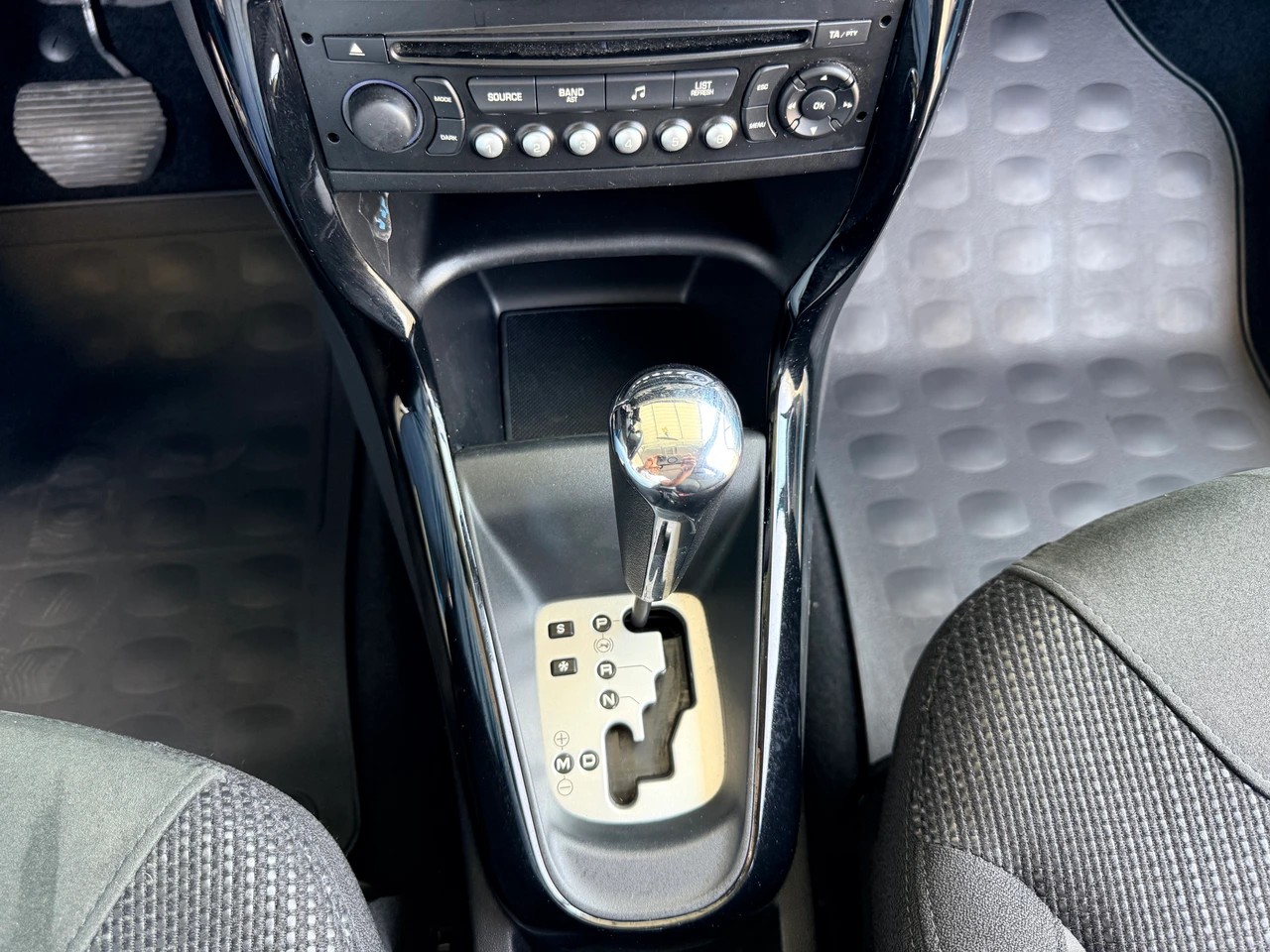 CITROEN C3 1.6i 16V Exclusive Automatic-image-10