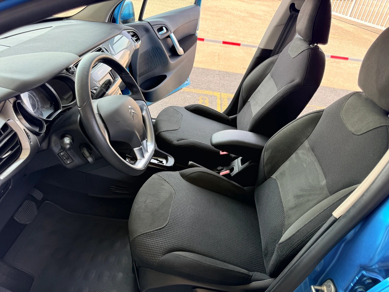 CITROEN C3 1.6i 16V Exclusive Automatic-image-12