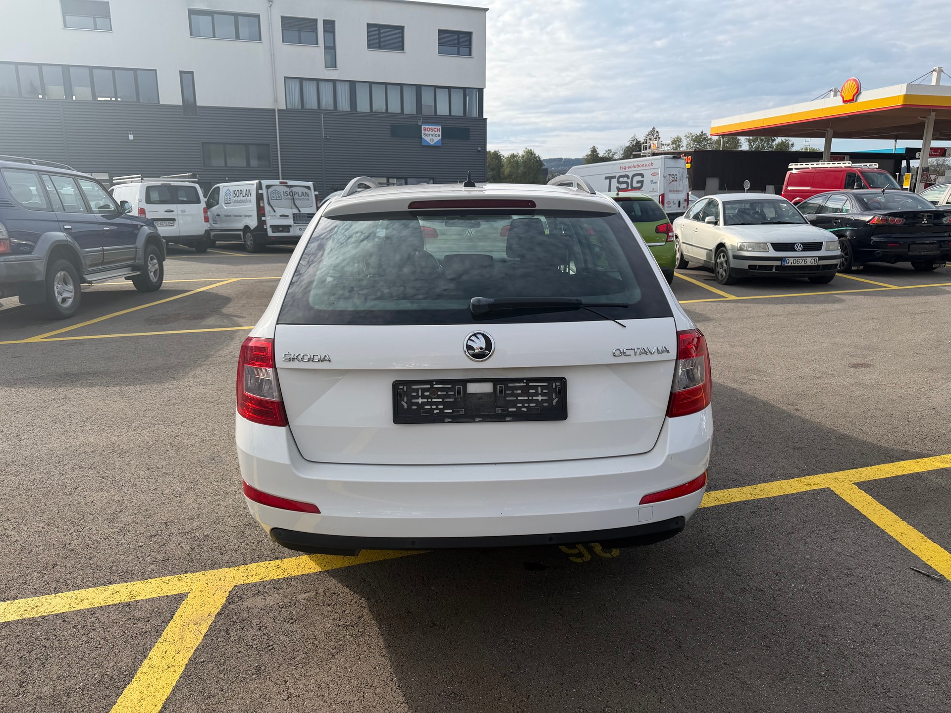 SKODA Octavia Combi 1.6 TDI Fresh-image-4