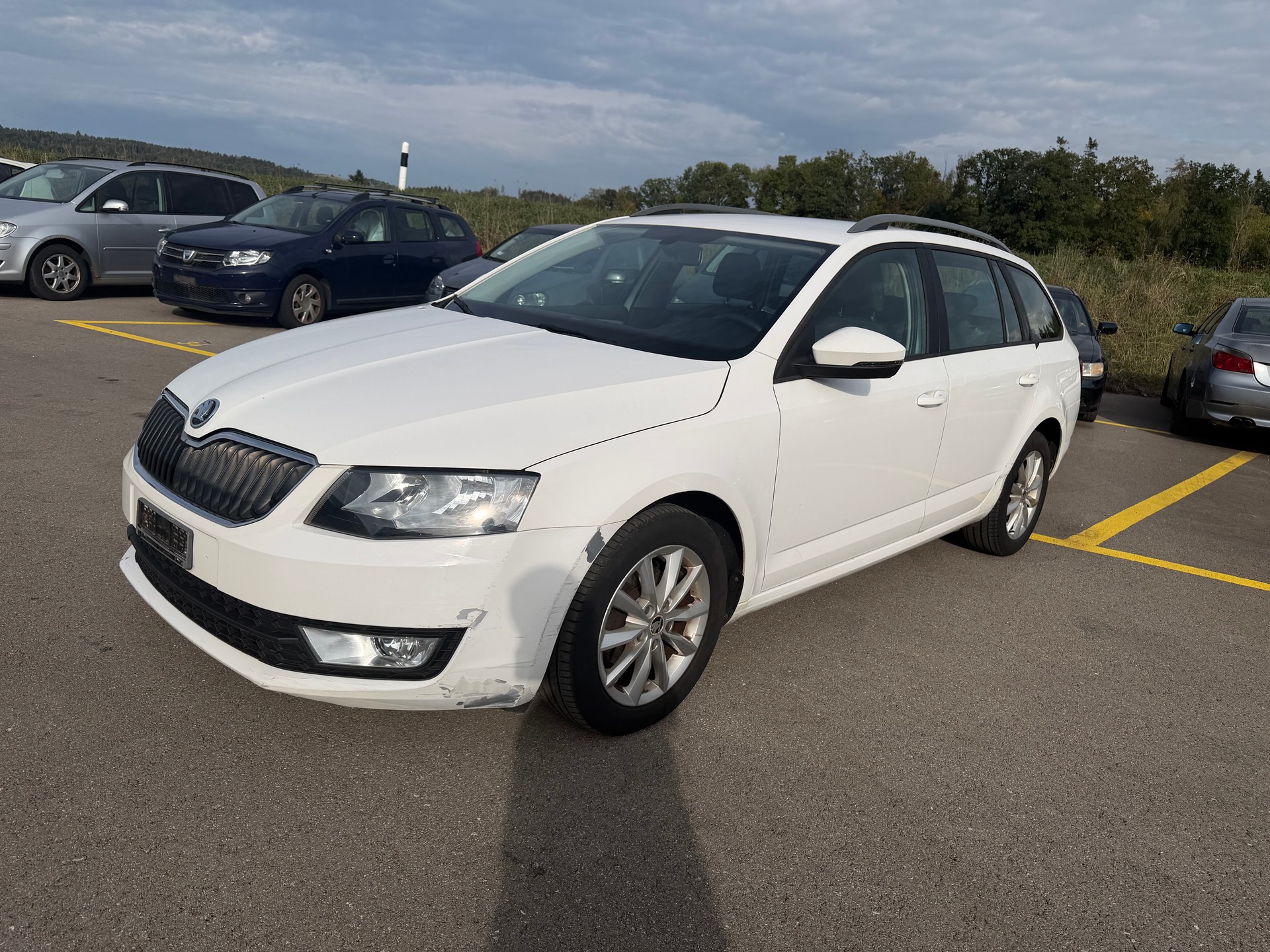 SKODA Octavia Combi 1.6 TDI Fresh-image-0
