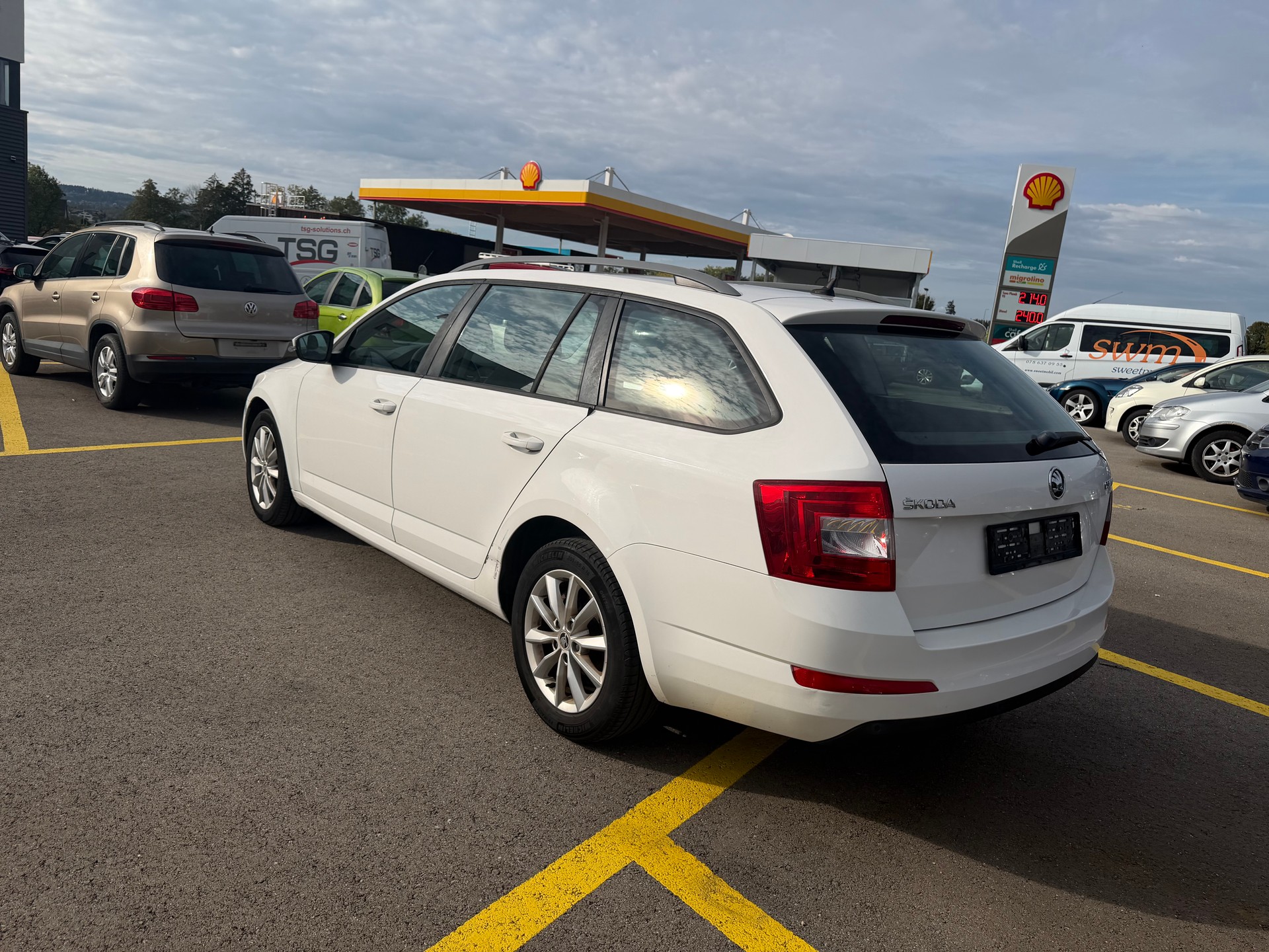 SKODA Octavia Combi 1.6 TDI Fresh-image-5