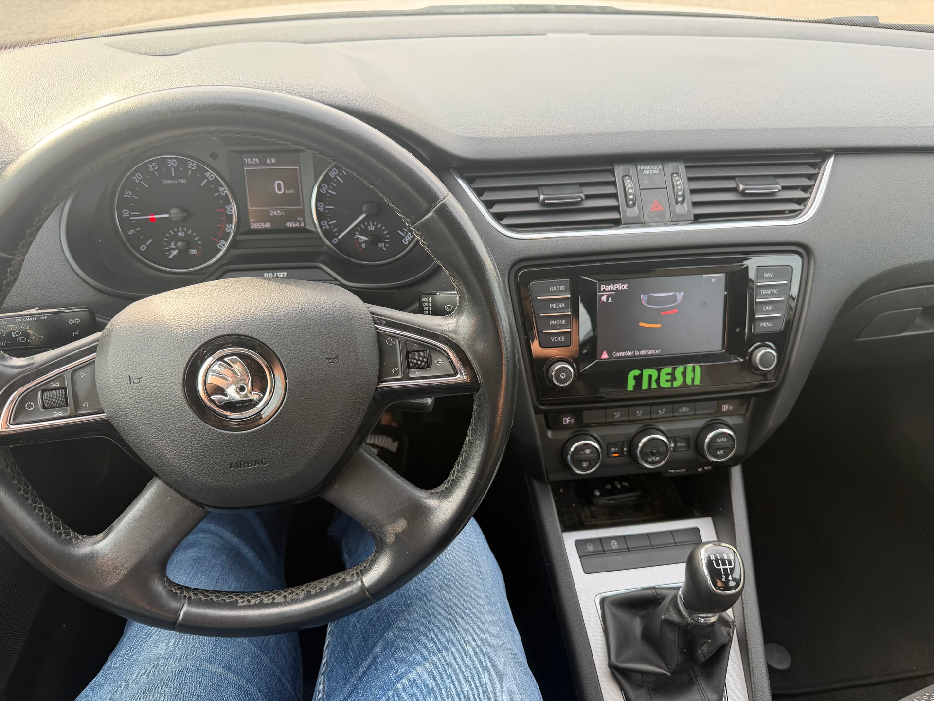 SKODA Octavia Combi 1.6 TDI Fresh-image-8