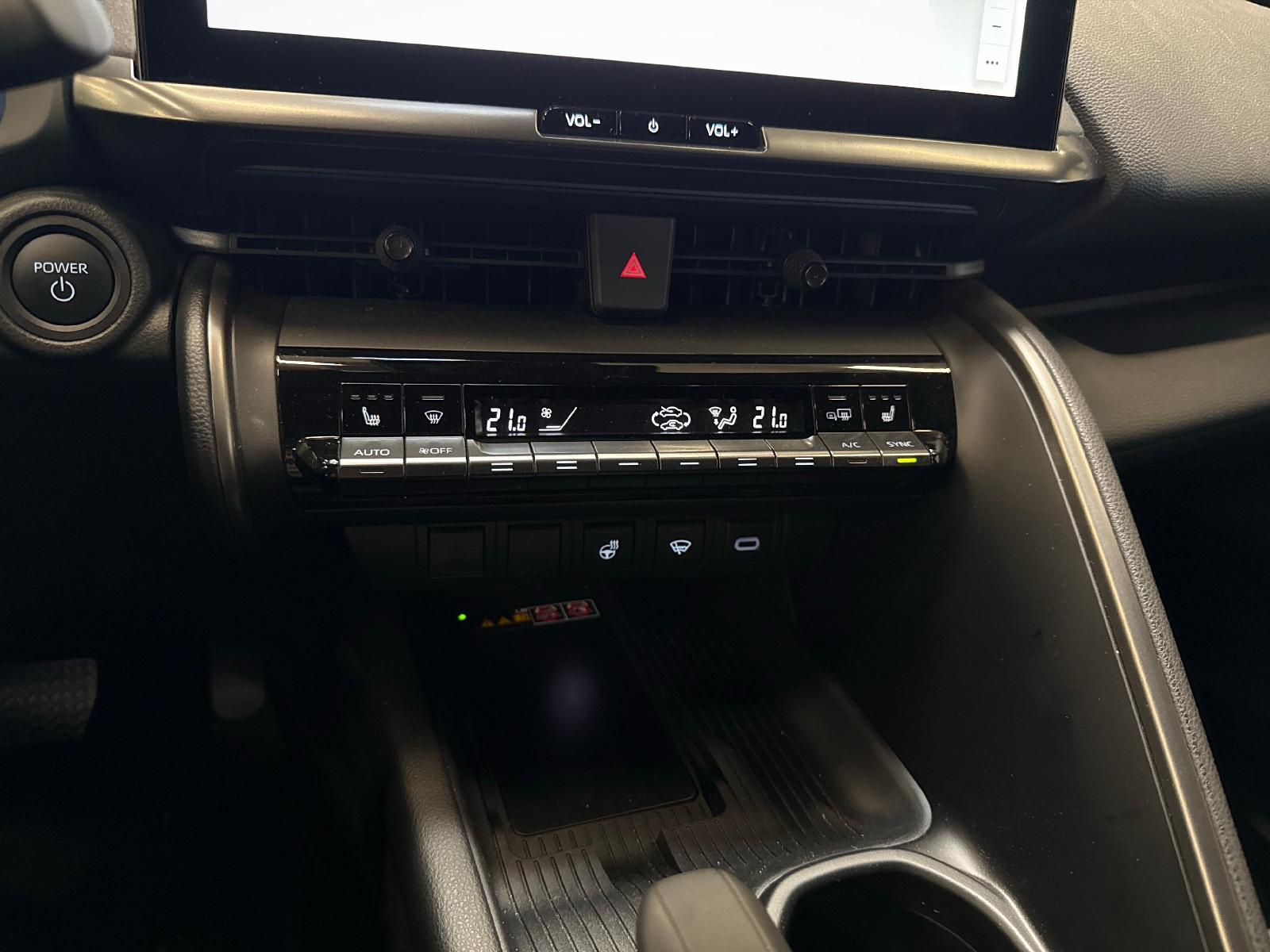TOYOTA C-HR 2.0 PHEV Swiss Edition-image-17