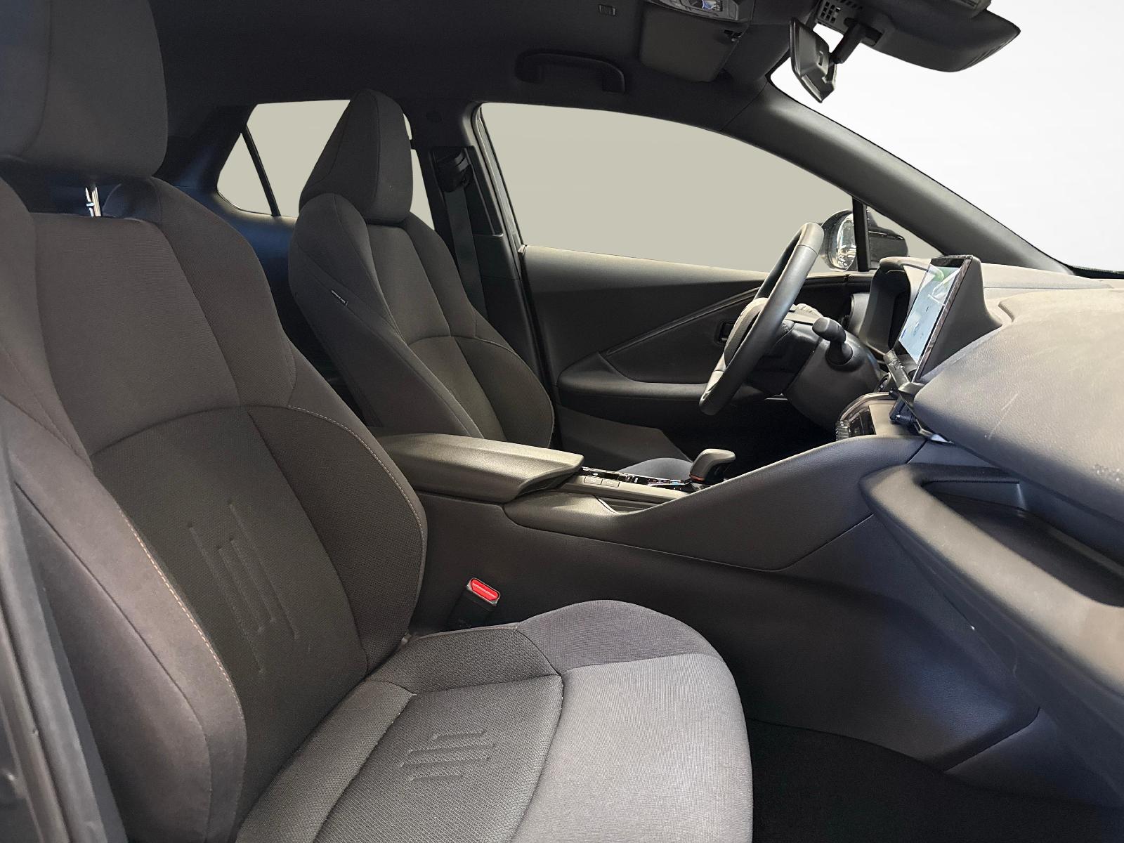 TOYOTA C-HR 2.0 PHEV Swiss Edition-image-11
