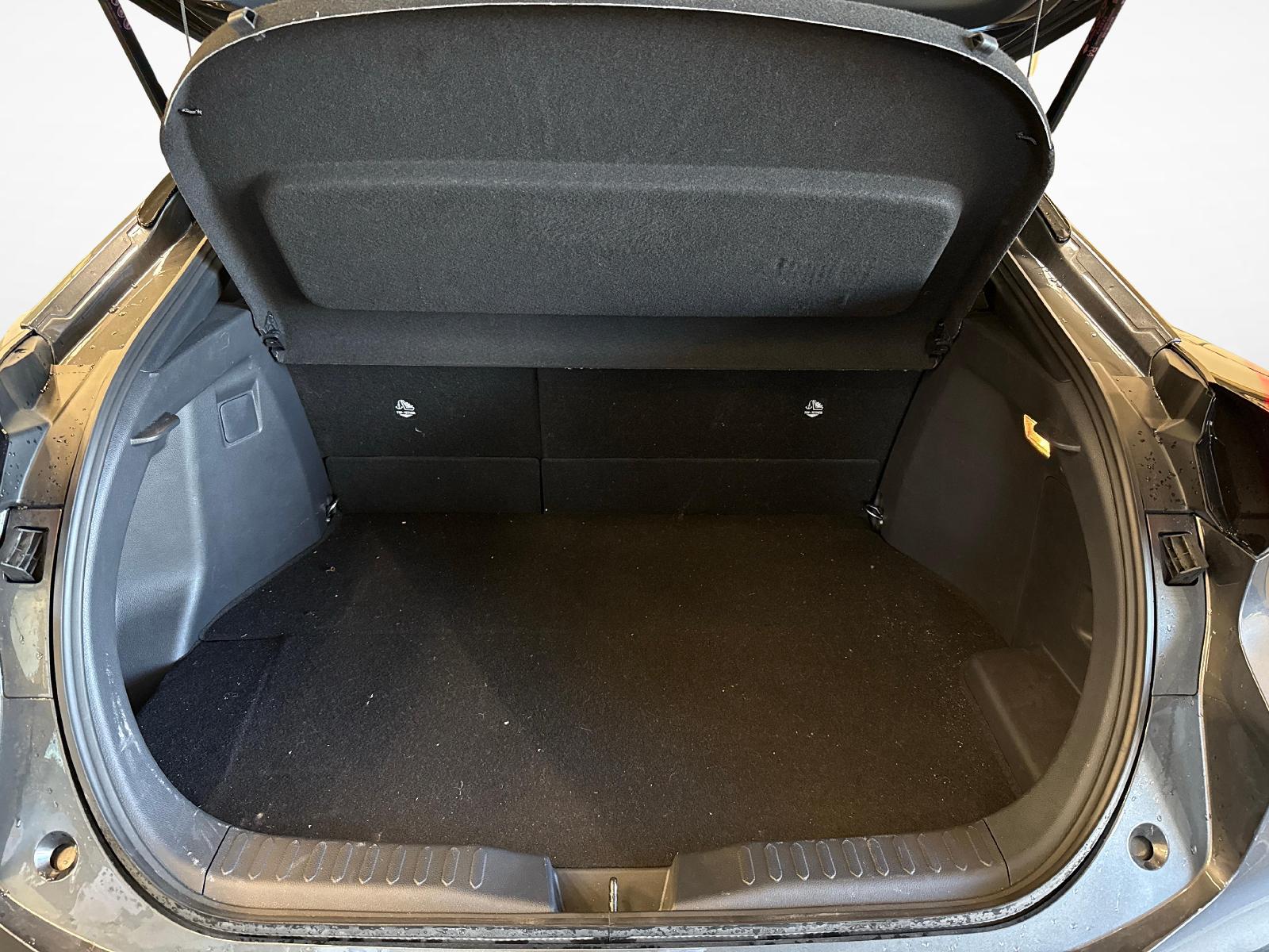 TOYOTA C-HR 2.0 PHEV Swiss Edition-image-12