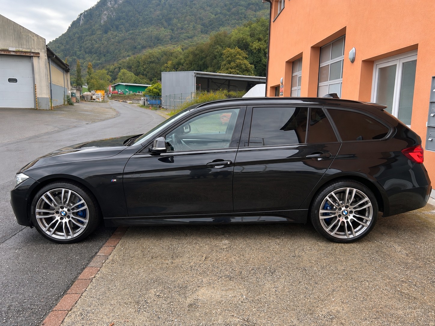 BMW 335d xDrive Touring Edition M Sport Steptronic-image-2