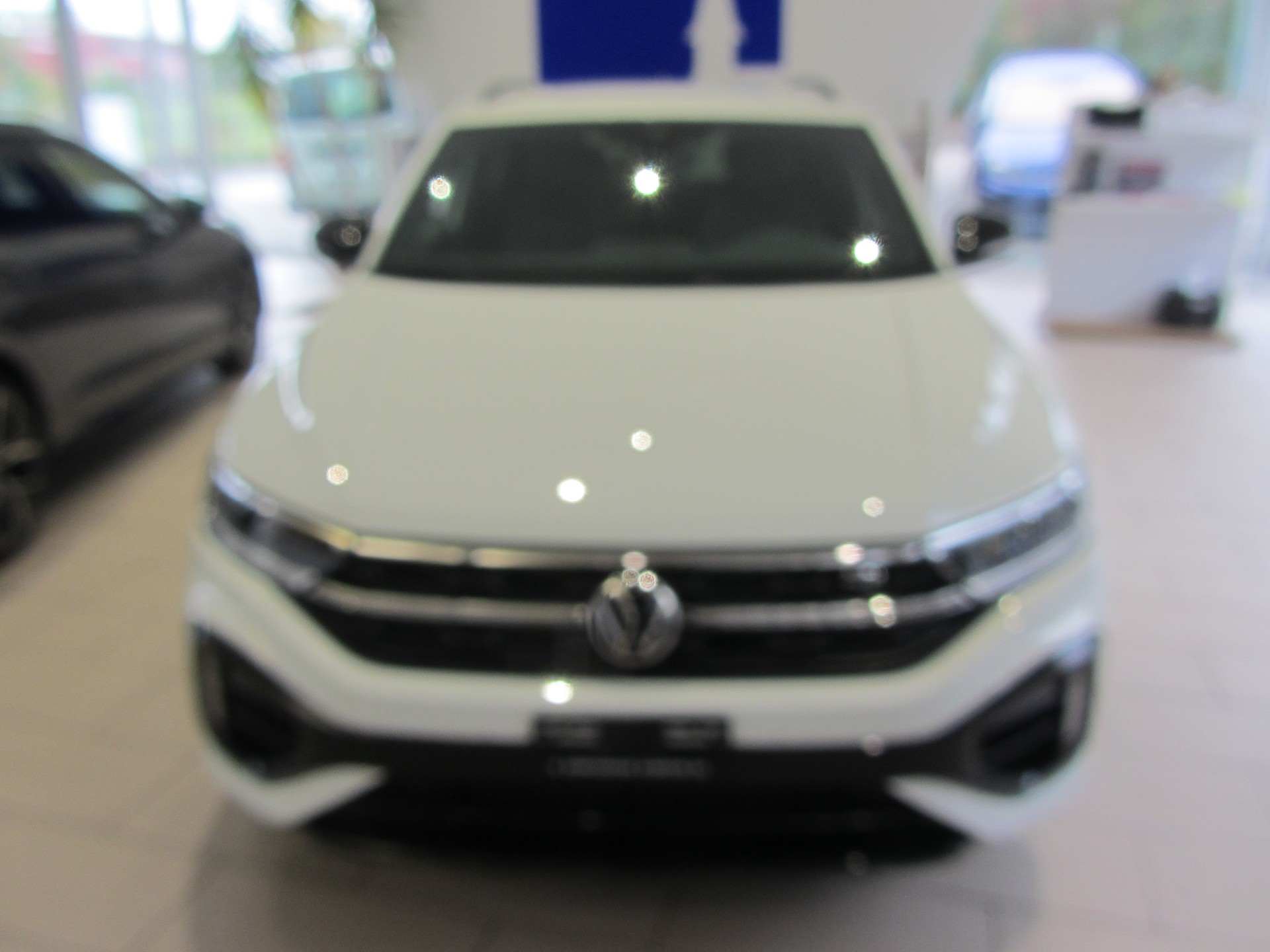 VW T-Roc 2.0 TSI R DSG 4Motion-image-2
