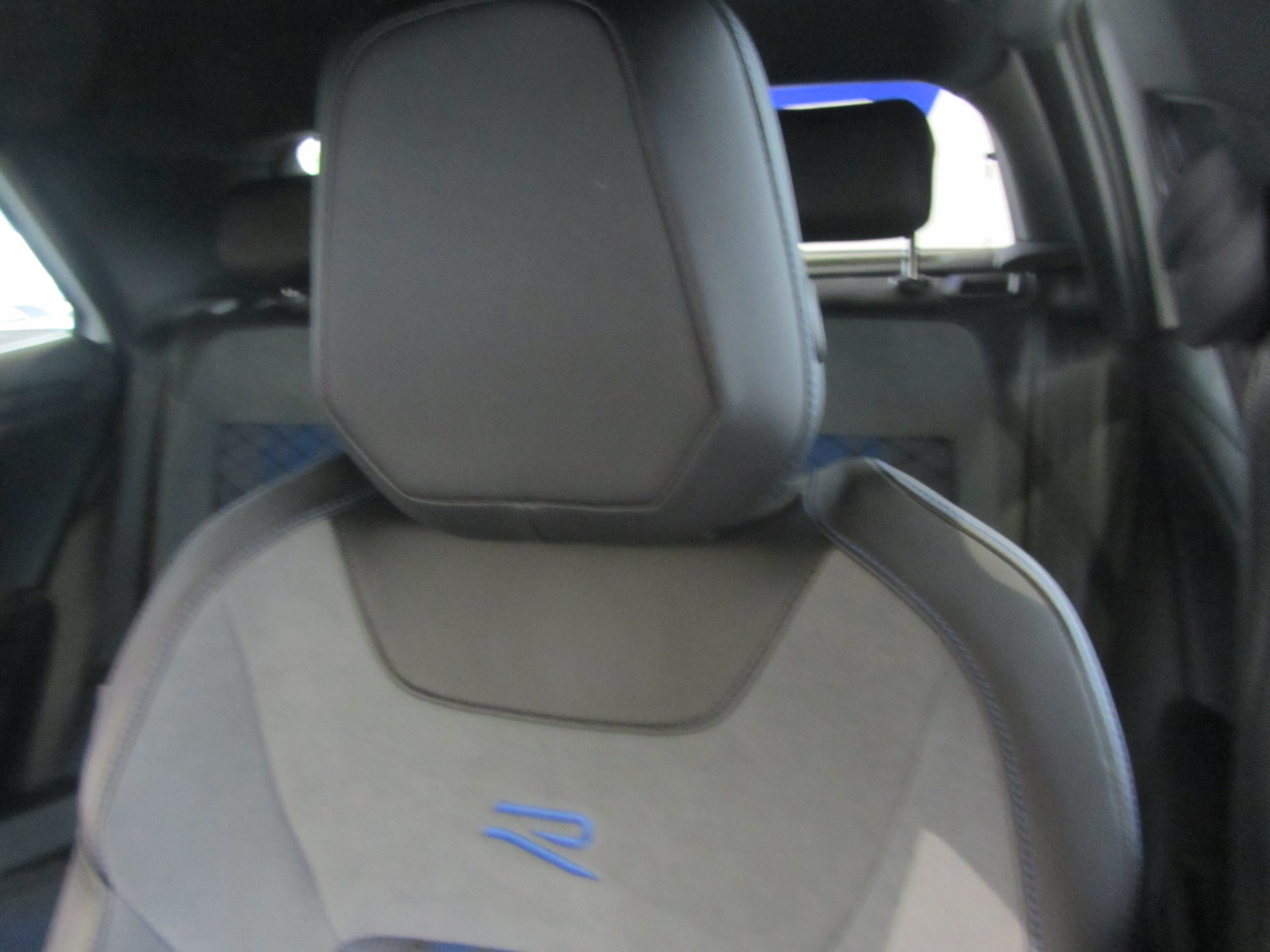 VW T-Roc 2.0 TSI R DSG 4Motion-image-10