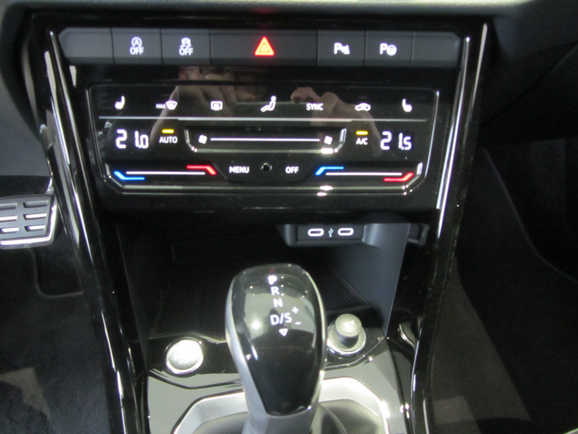 VW T-Roc 2.0 TSI R DSG 4Motion-image-6