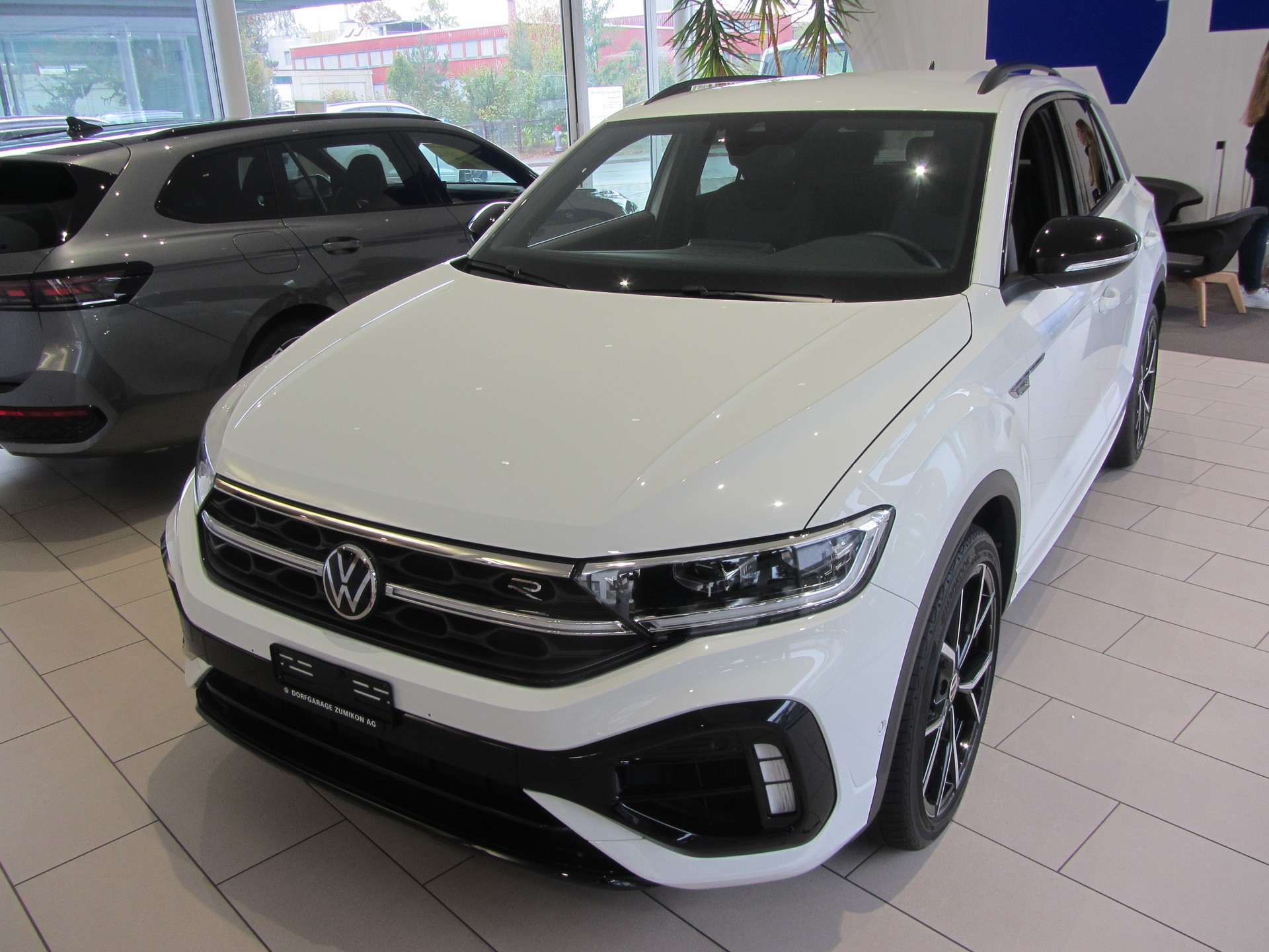 VW T-Roc 2.0 TSI R DSG 4Motion-image-0