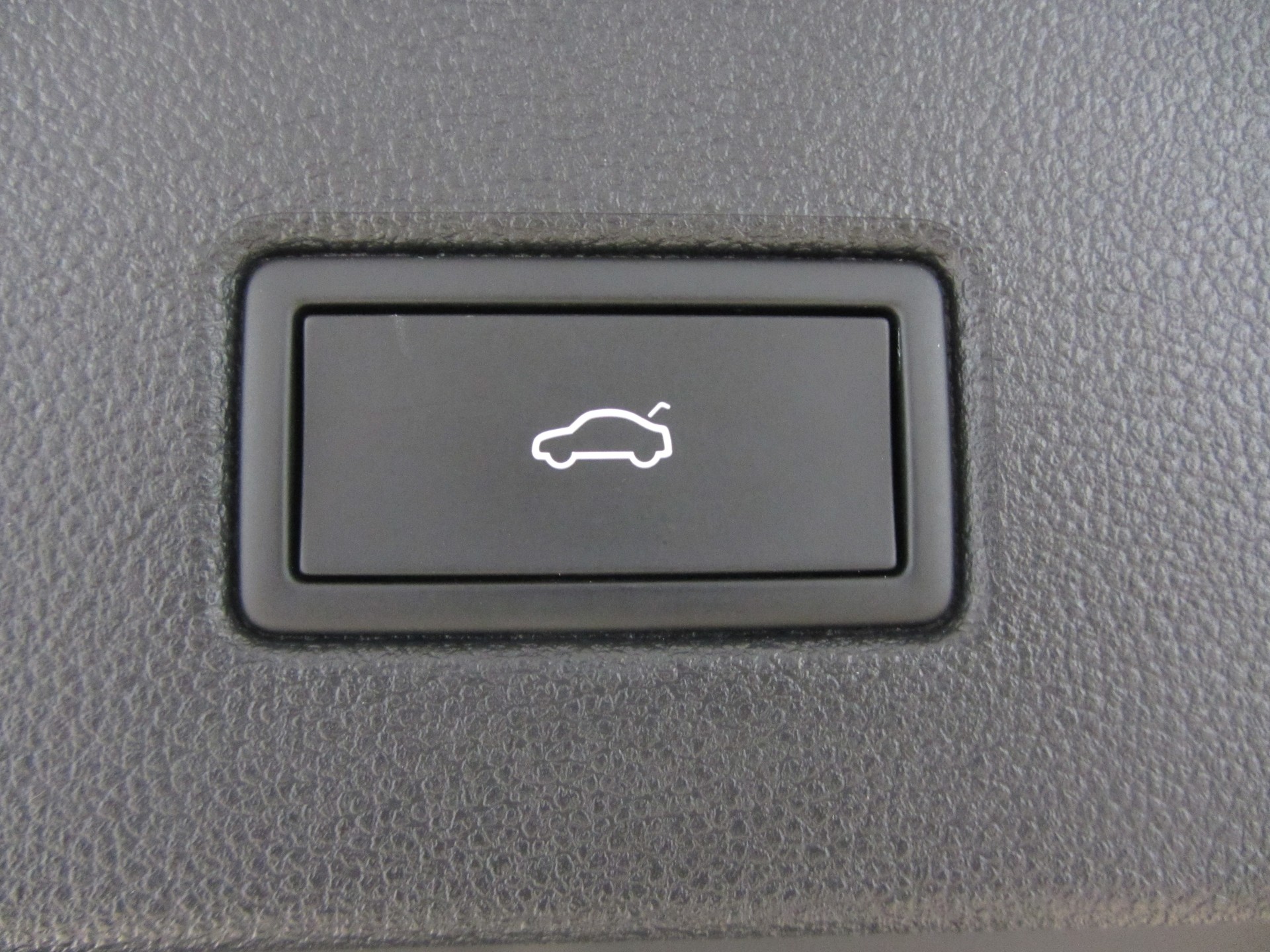 VW T-Roc 2.0 TSI R DSG 4Motion-image-11