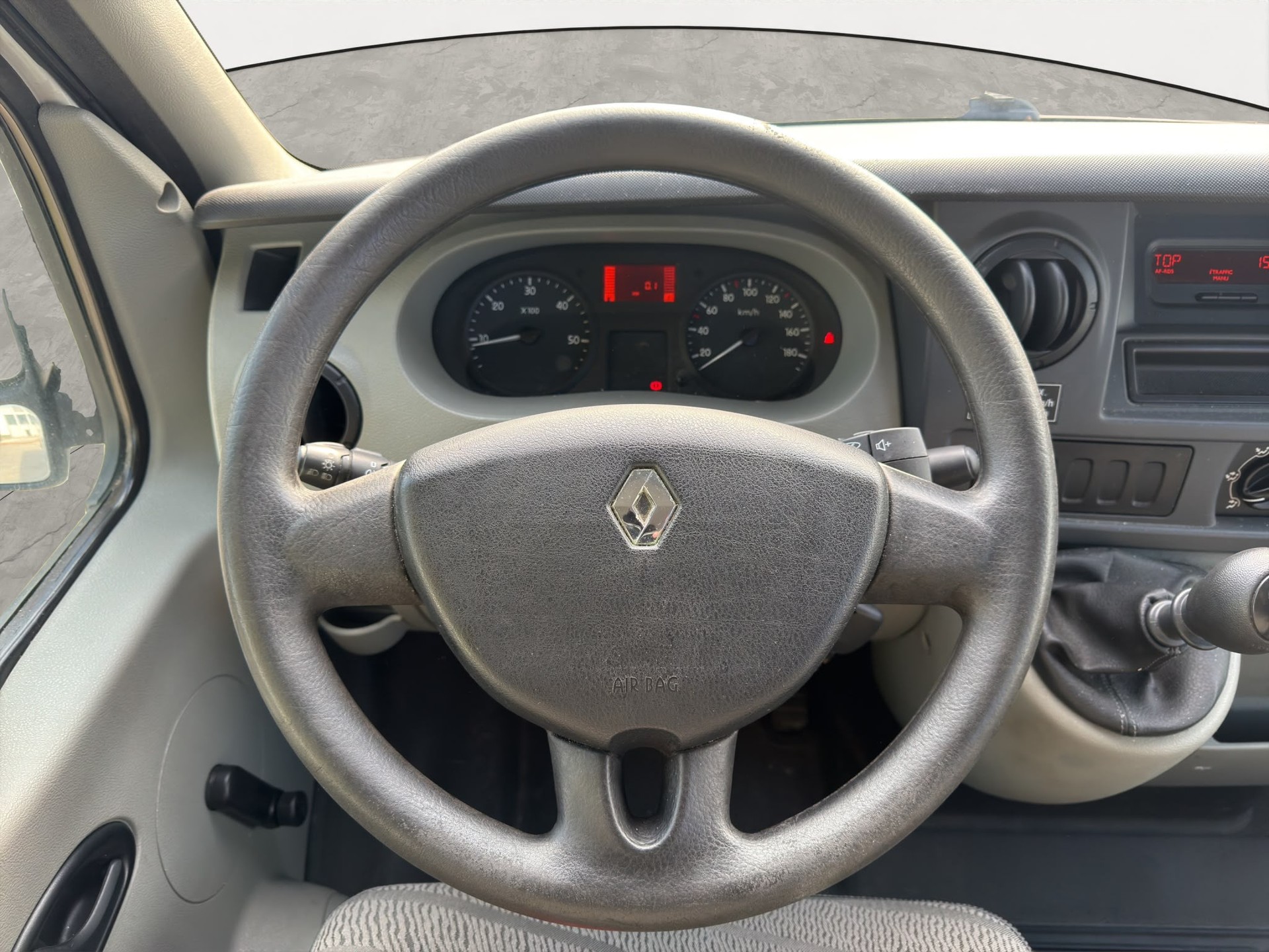 RENAULT Master T39 2.5dCi L3H2-image-9
