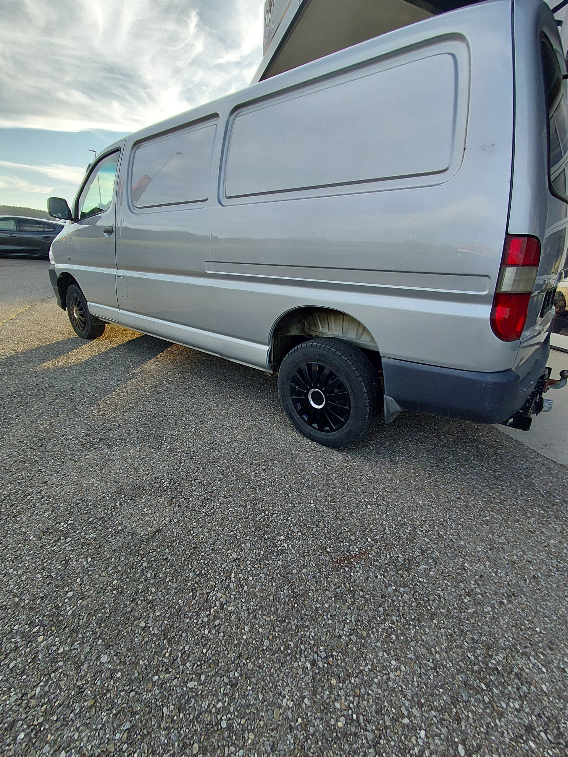 TOYOTA Hiace D-4D Van LWB-image-4