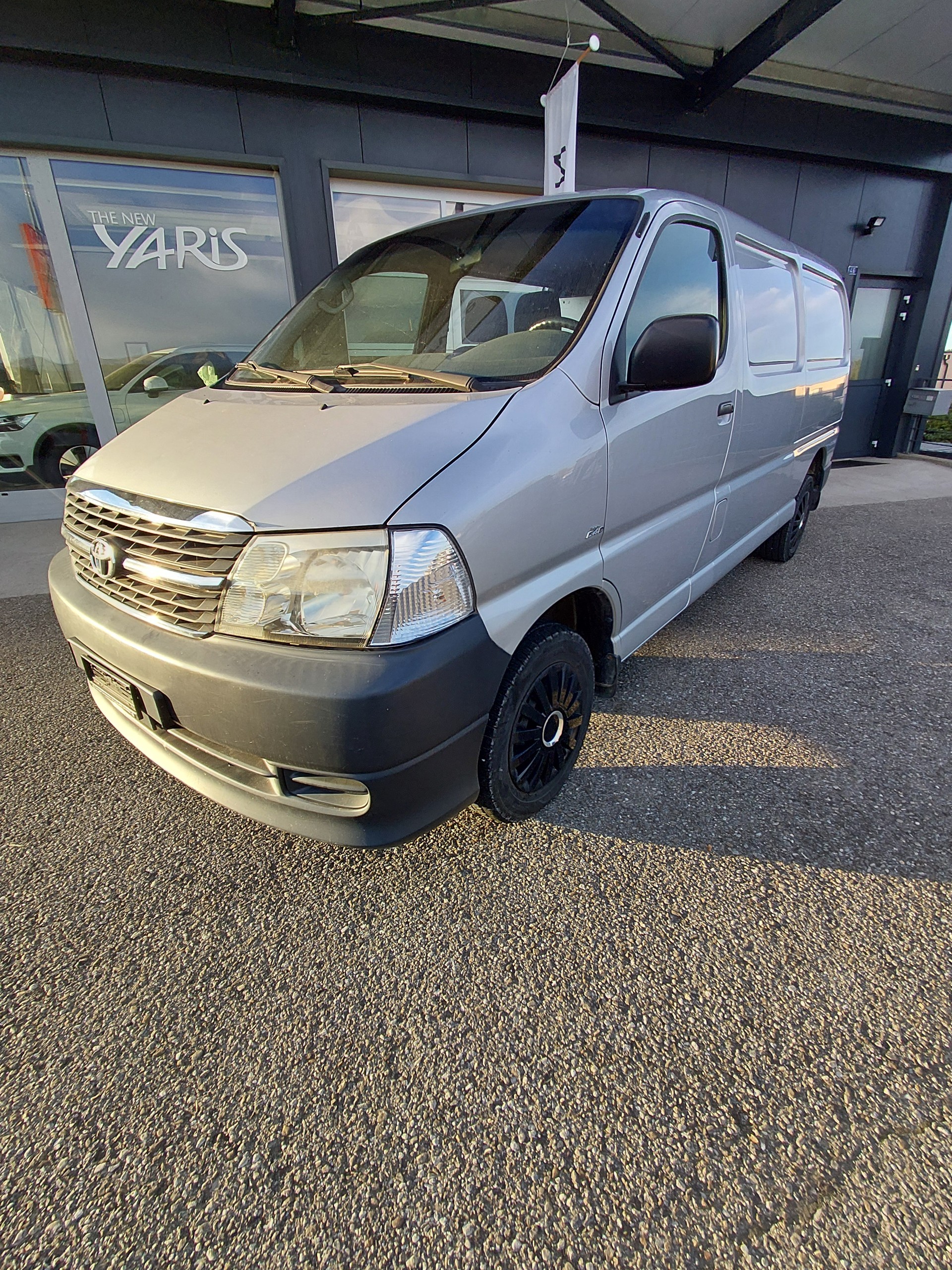 TOYOTA Hiace D-4D Van LWB-image-3