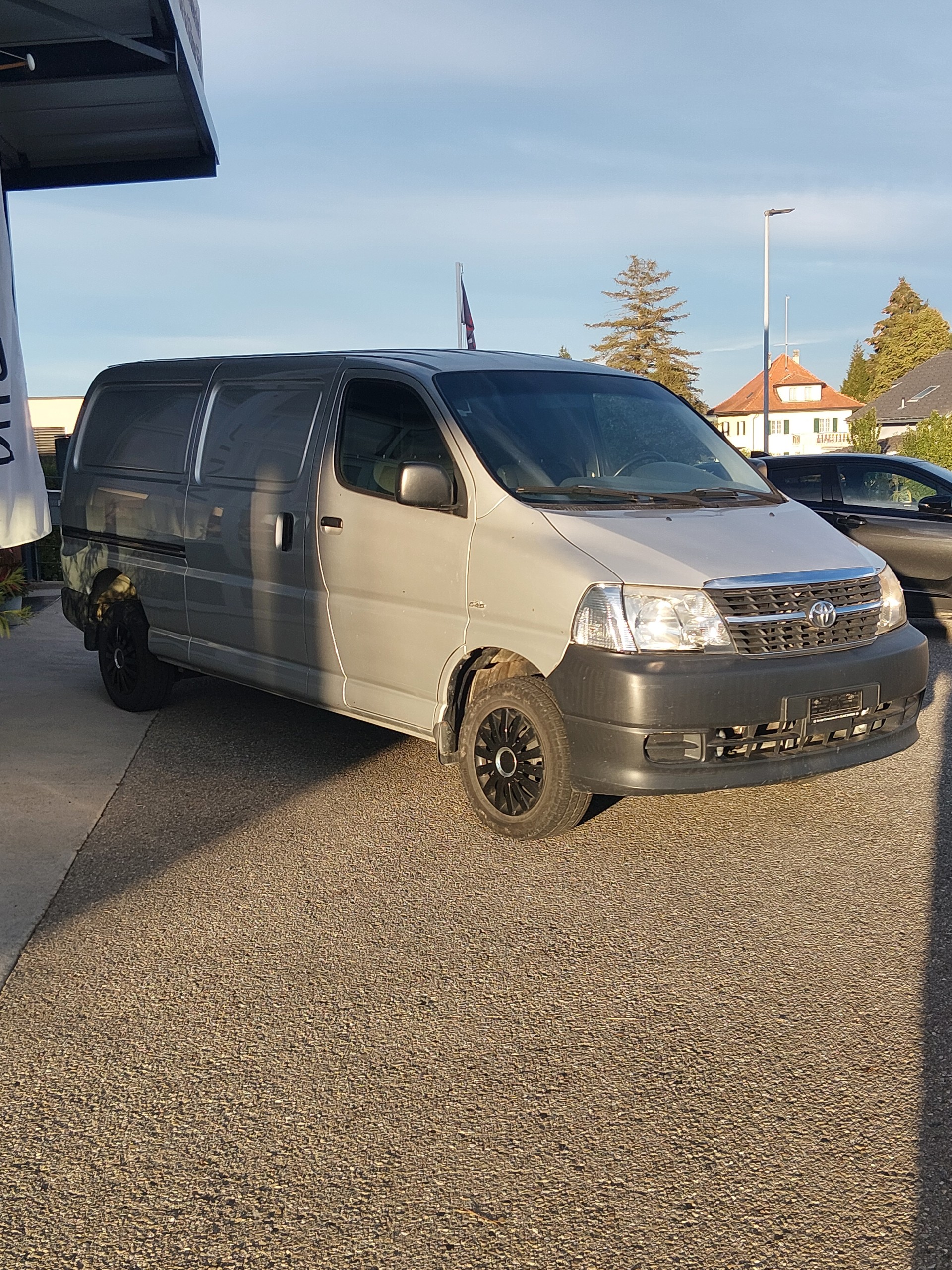 TOYOTA Hiace D-4D Van LWB-image-2