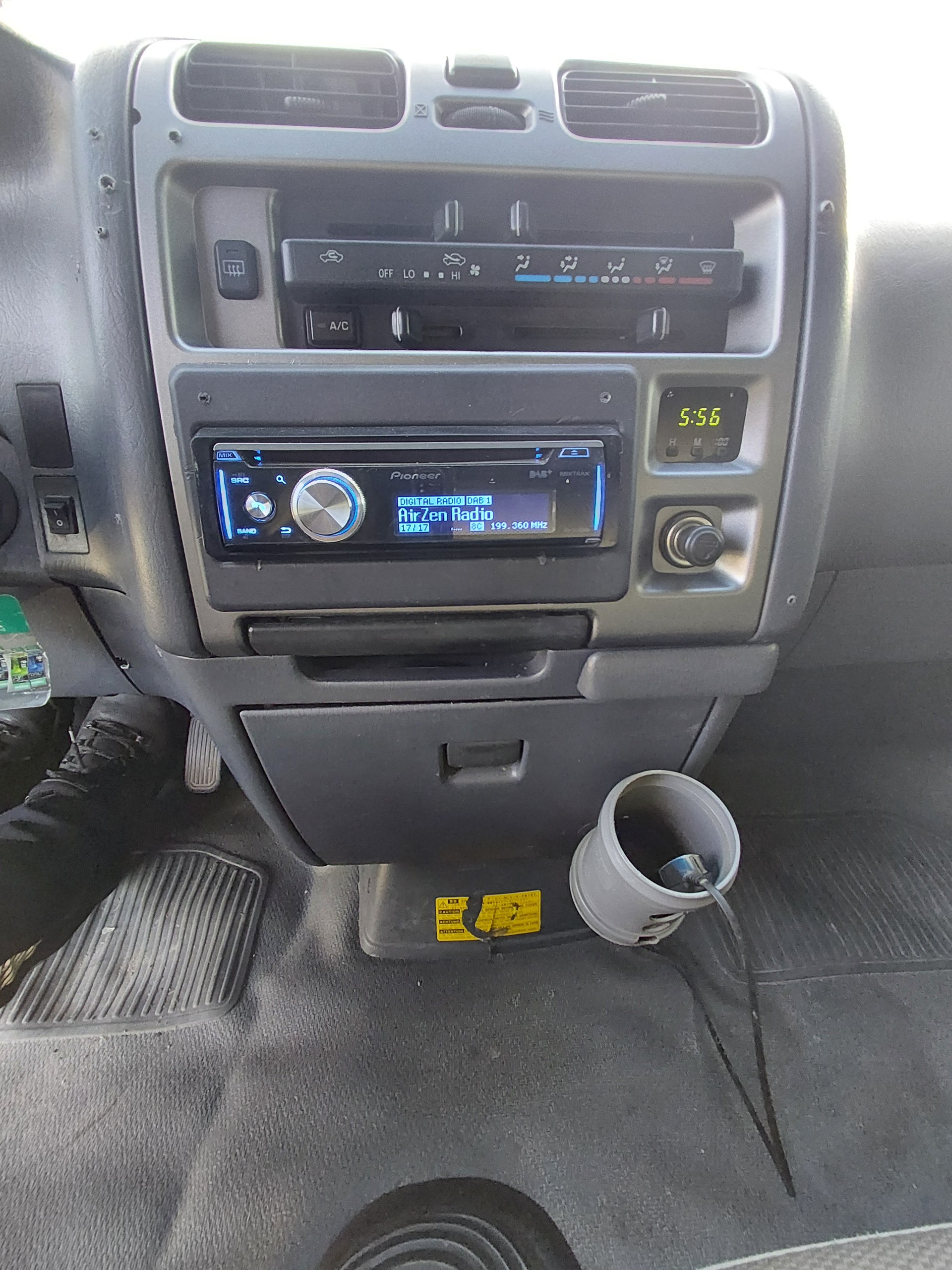 TOYOTA Hiace D-4D Van LWB-image-6