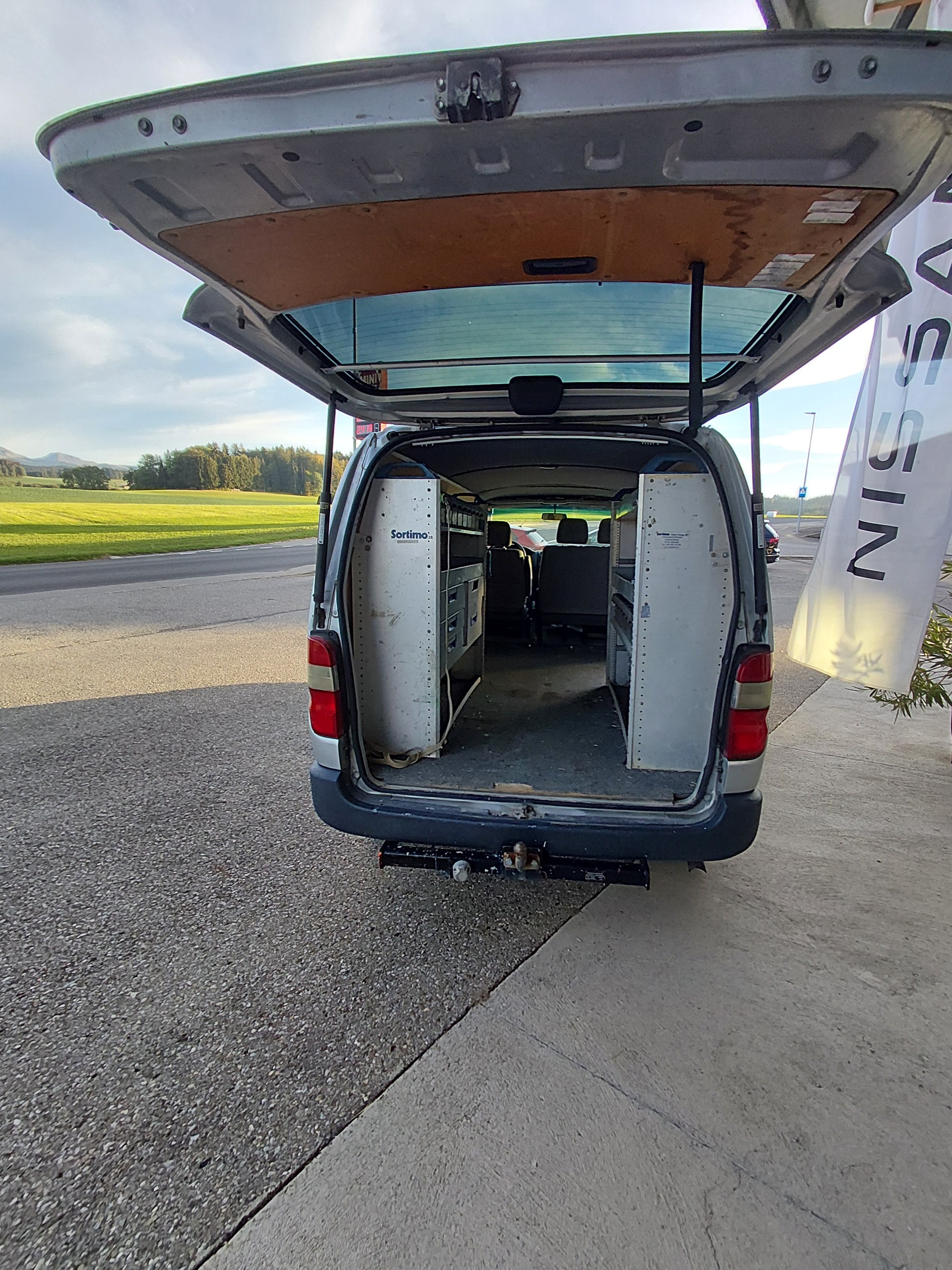 TOYOTA Hiace D-4D Van LWB-image-7