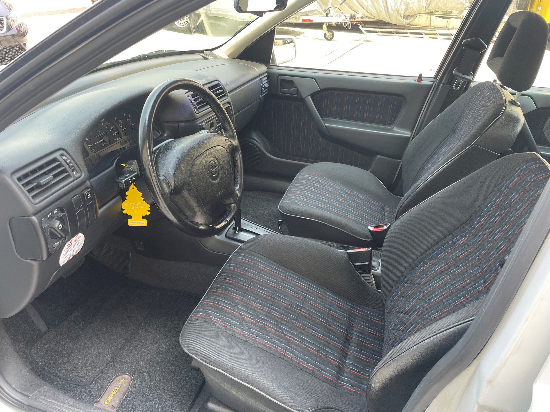 OPEL Vectra 2.0i CD-image-2