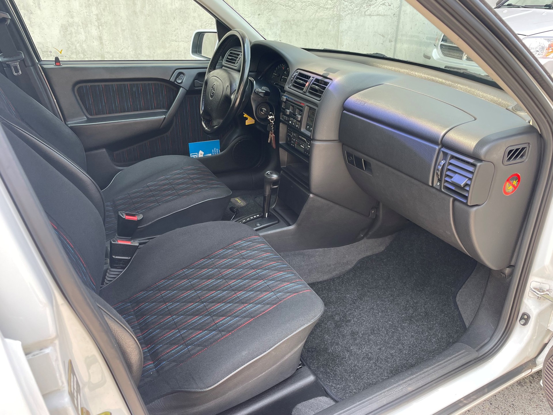 OPEL Vectra 2.0i CD-image-10
