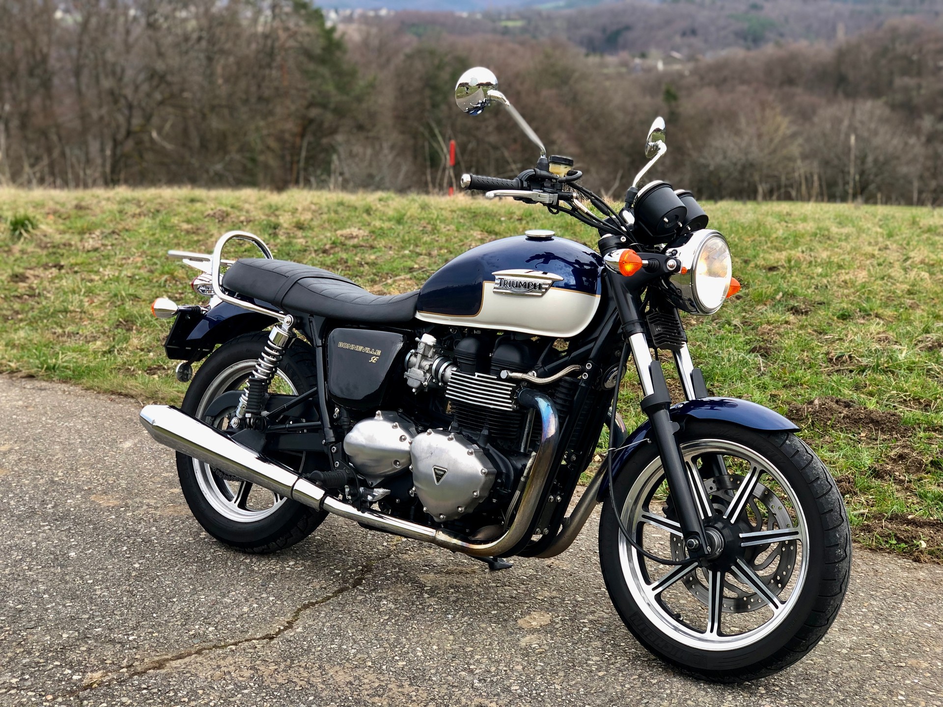 TRIUMPH Bonneville 900 i