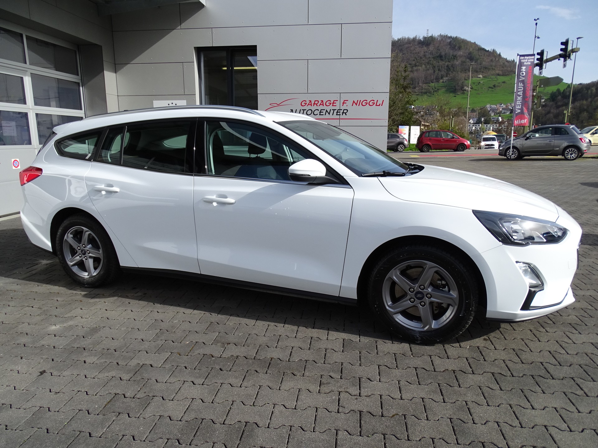 FORD Focus 1.5 SCTi Titanium Automatic-image-3