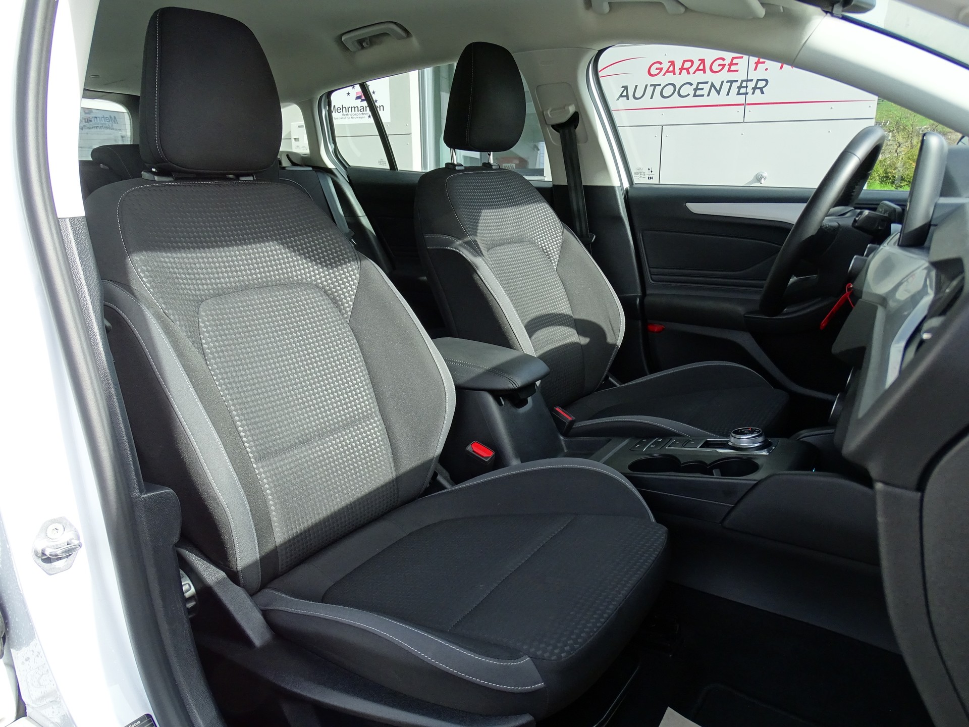 FORD Focus 1.5 SCTi Titanium Automatic-image-26