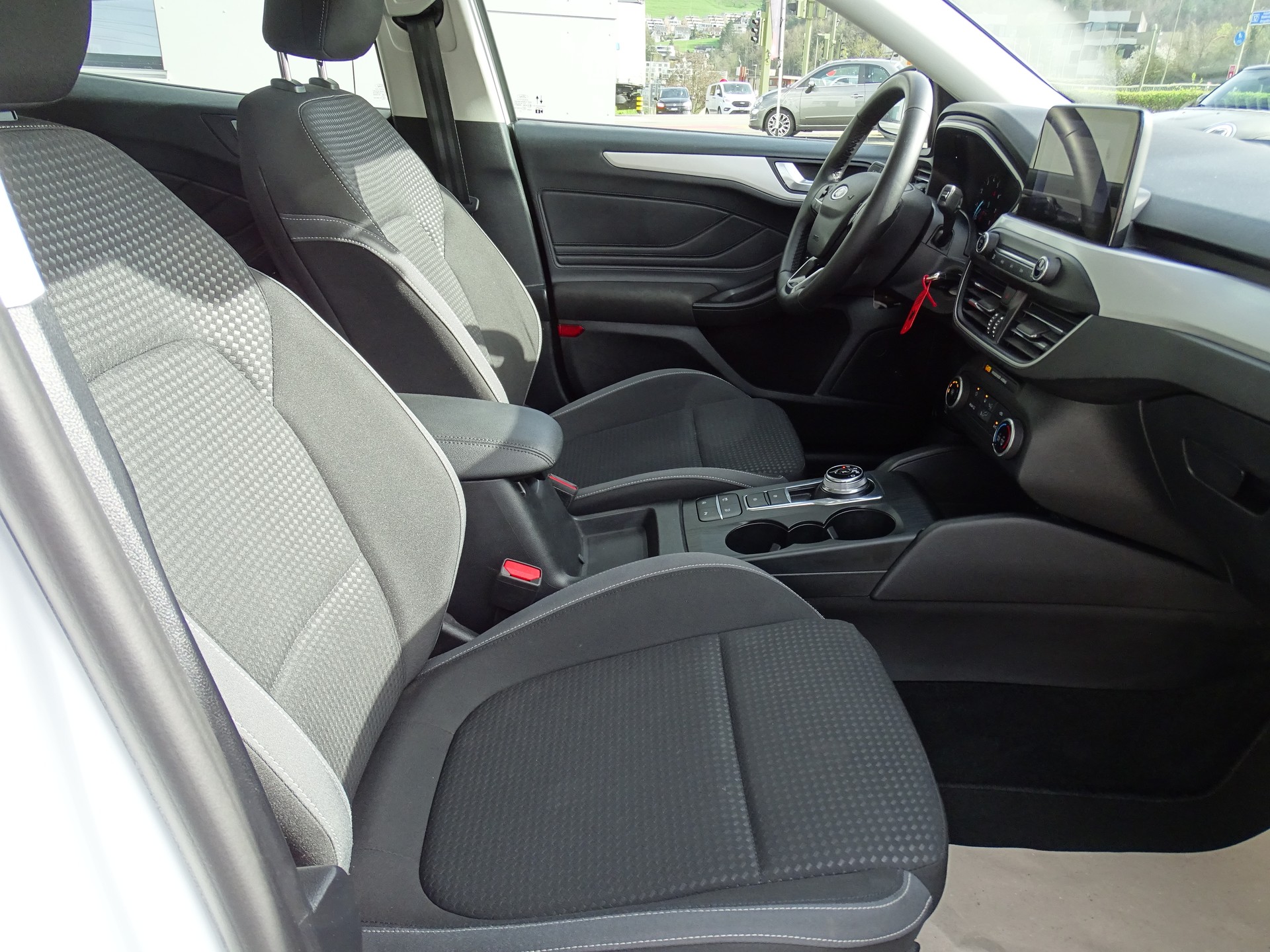 FORD Focus 1.5 SCTi Titanium Automatic-image-25