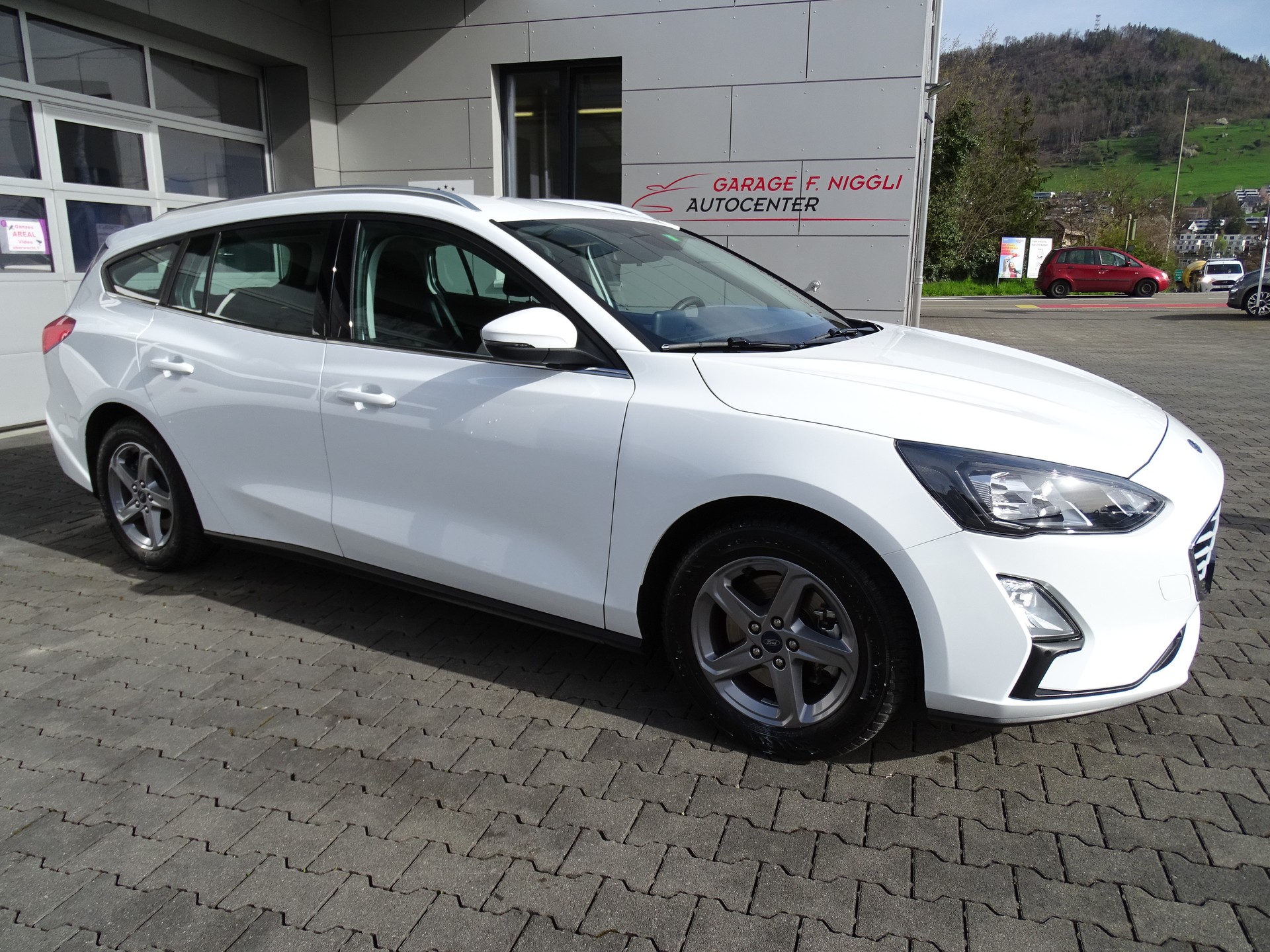 FORD Focus 1.5 SCTi Titanium Automatic-image-2