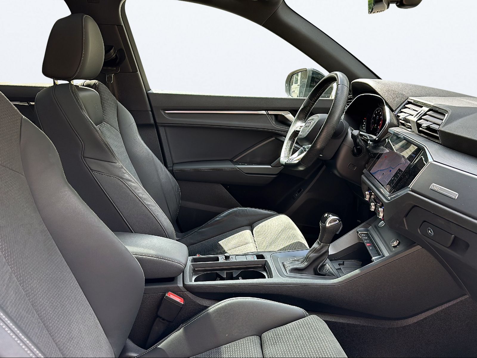 AUDI Q3 35 TFSI S line S-tronic-image-15