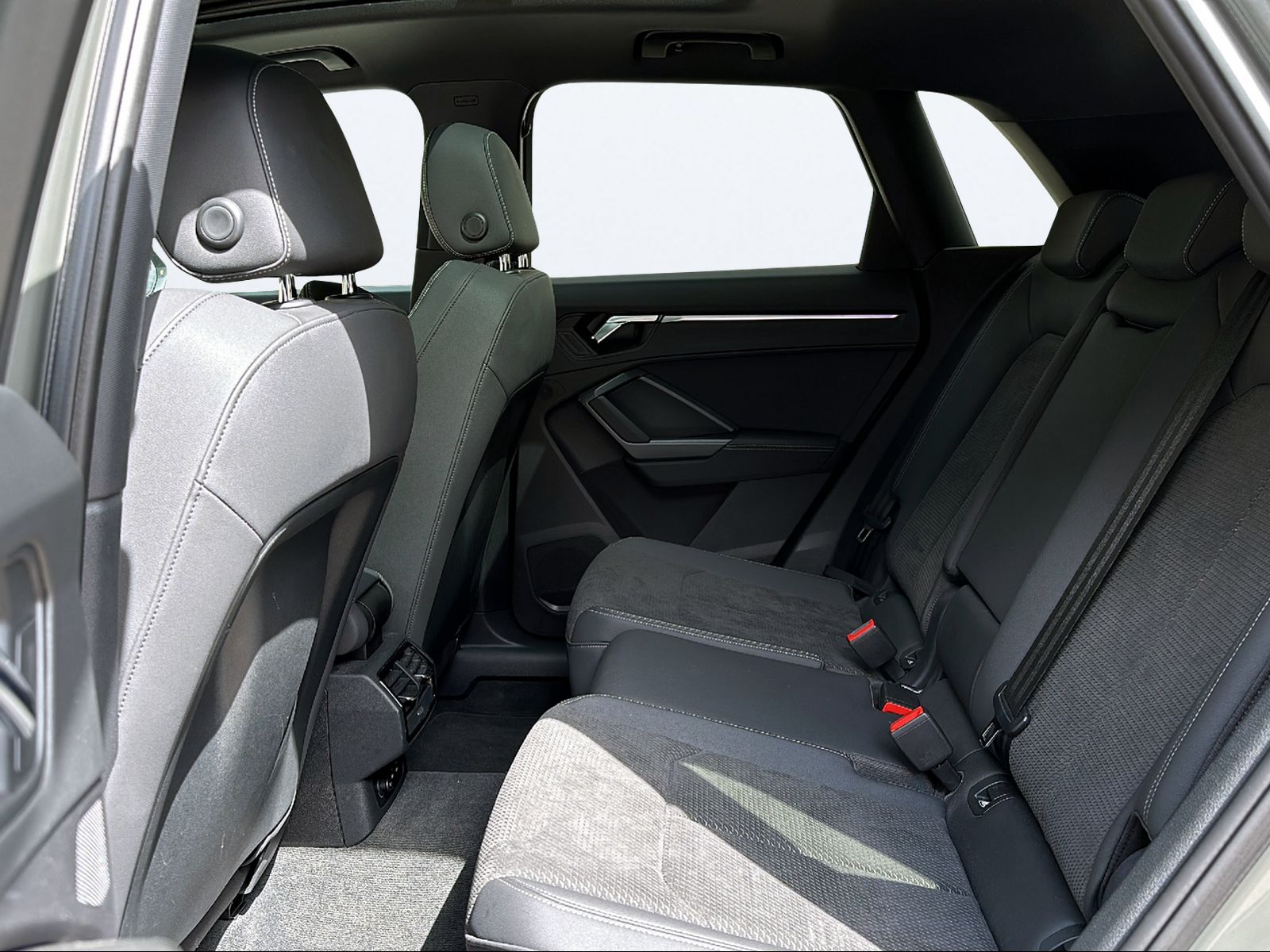 AUDI Q3 35 TFSI S line S-tronic-image-14