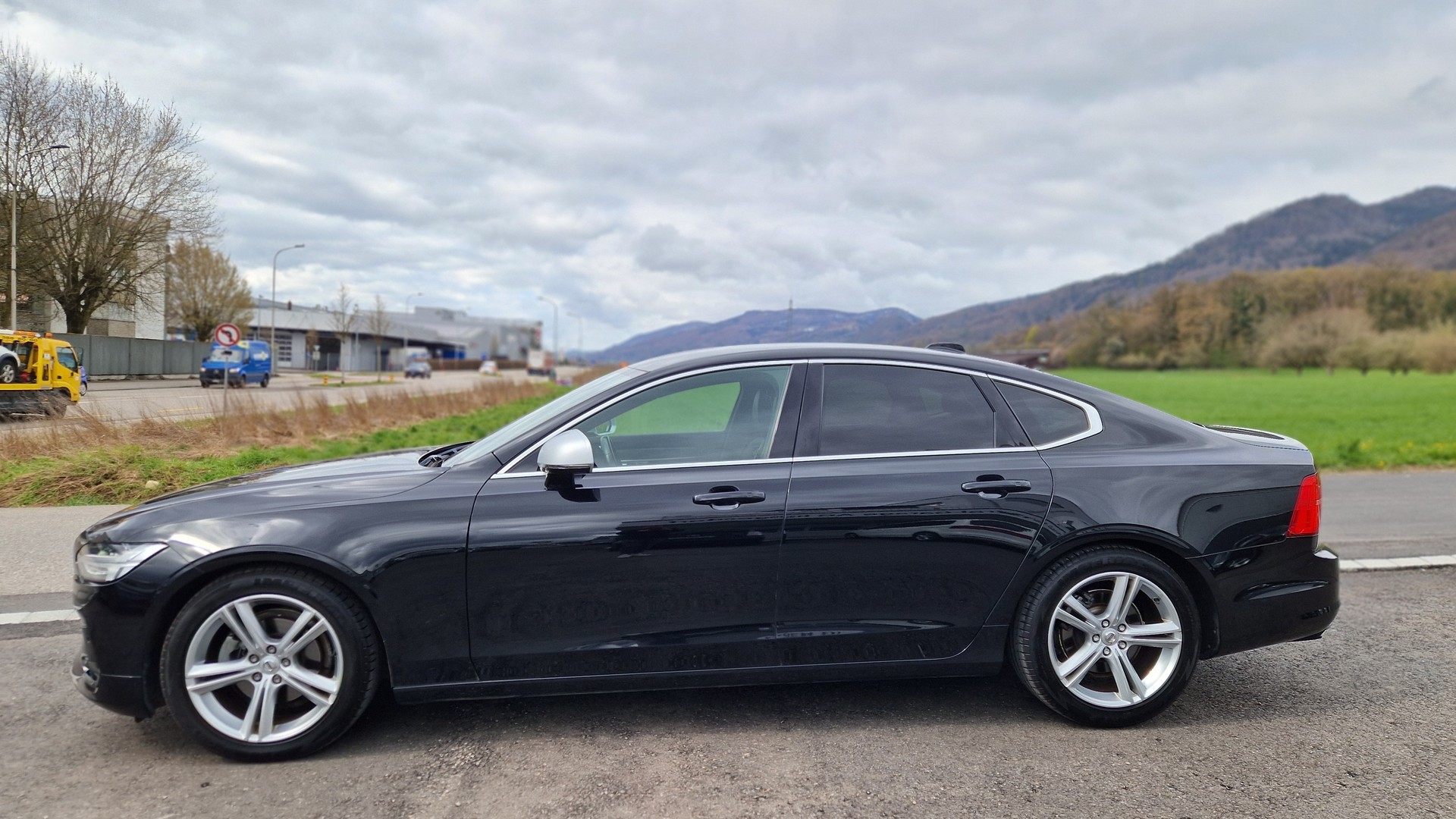 VOLVO S90 D4 R-Design Geartronic-image-2