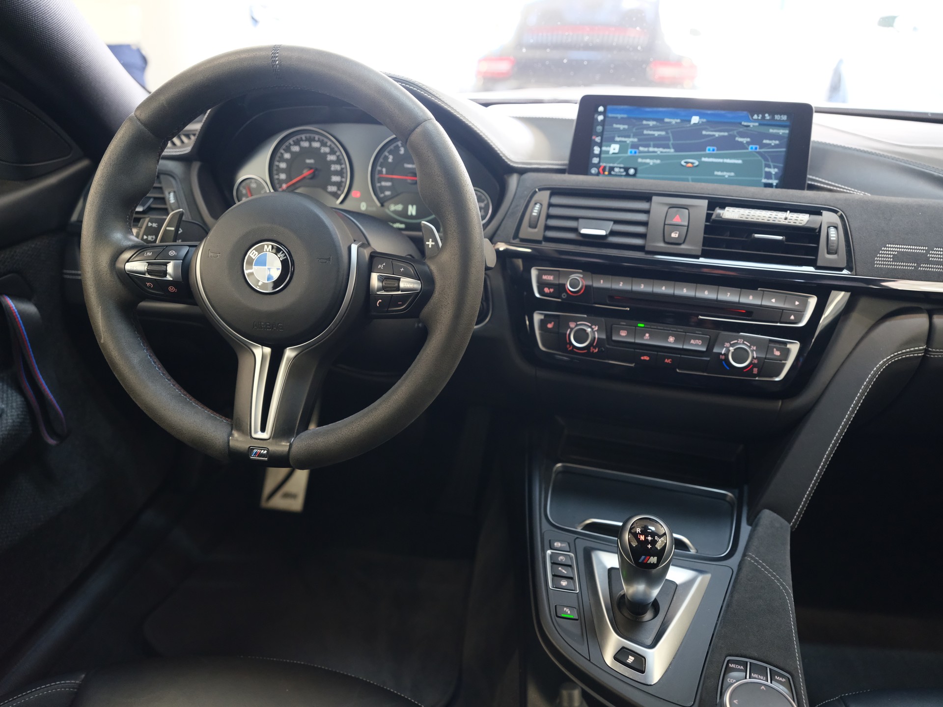 BMW M4 Coupé CS DKG-image-18
