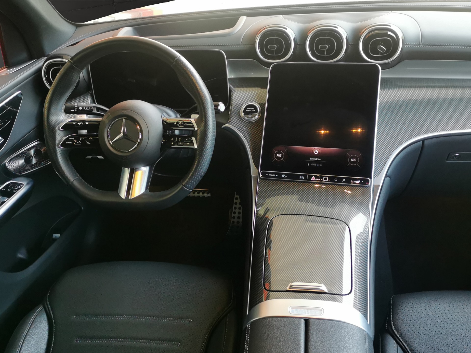 MERCEDES-BENZ GLC 300 d 4Matic AMG Line 9G-Tronic-image-17