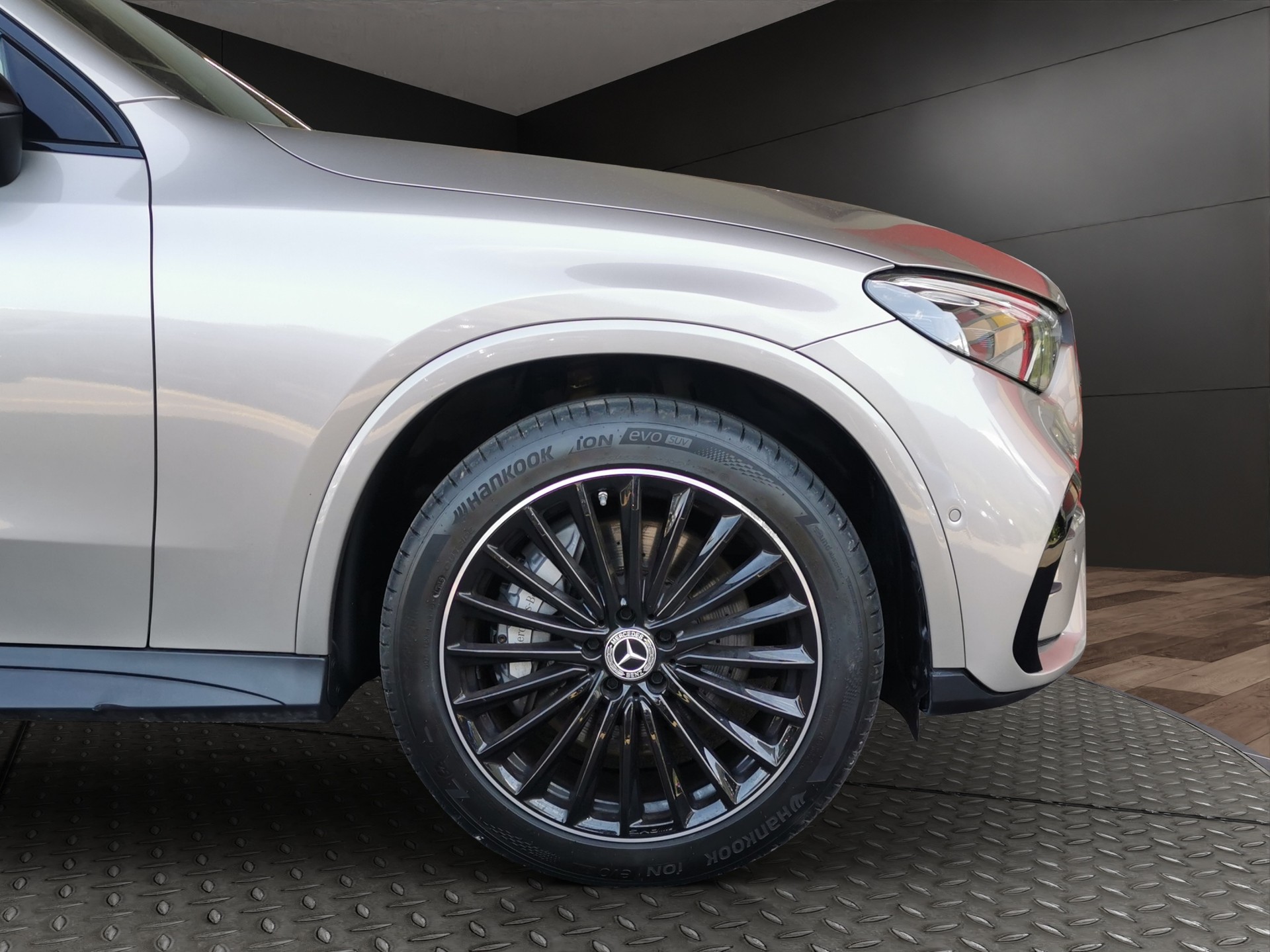 MERCEDES-BENZ GLC 300 d 4Matic AMG Line 9G-Tronic-image-3