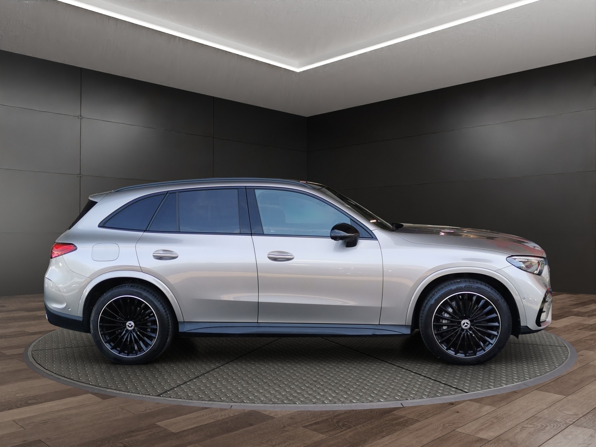 MERCEDES-BENZ GLC 300 d 4Matic AMG Line 9G-Tronic-image-4
