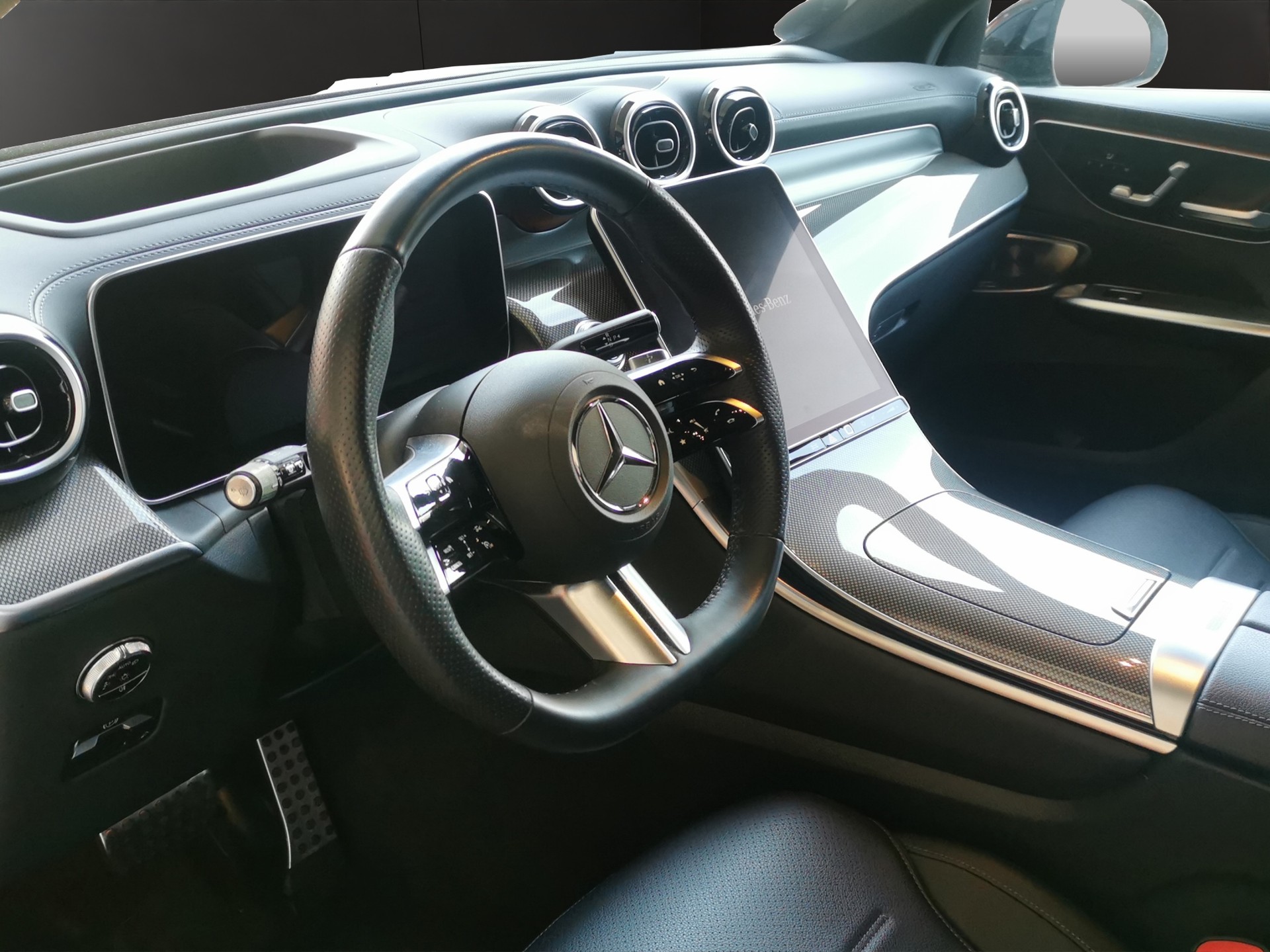MERCEDES-BENZ GLC 300 d 4Matic AMG Line 9G-Tronic-image-11