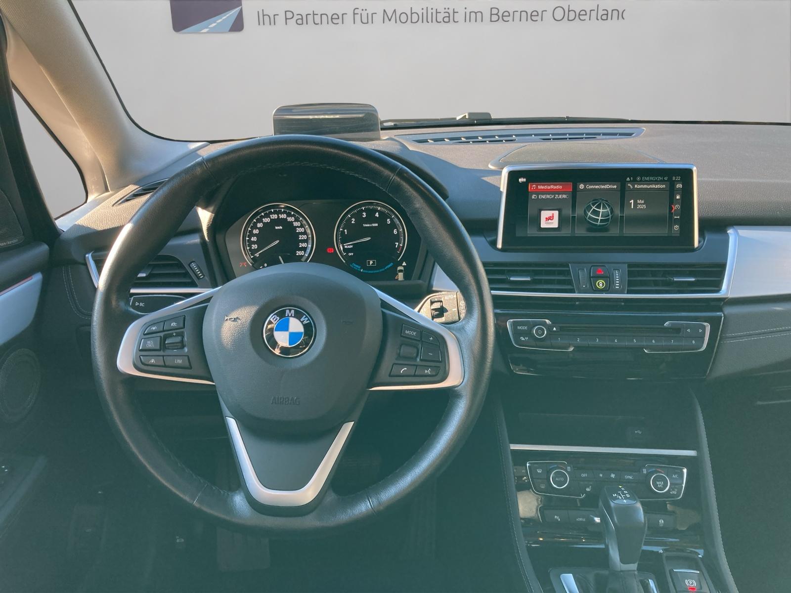 BMW 225xe Active Tourer-image-13